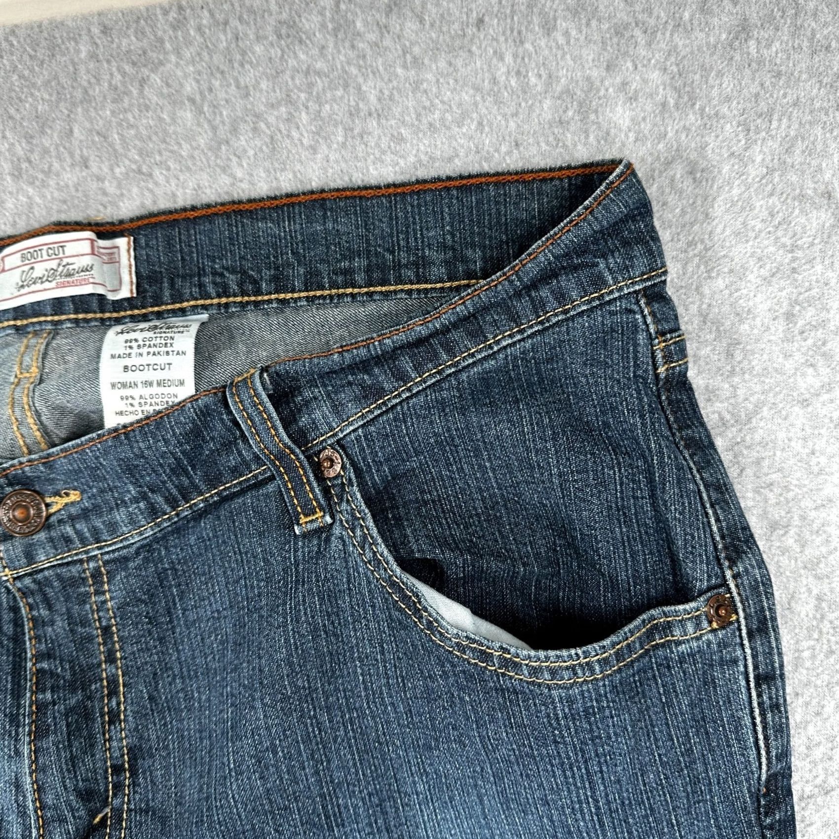 Levi's Levi's Bootcut Jeans Blue 16W Women Medium Wash Denim Pockets 5-Pocket Regular Fit Inseam 31 in Jeans Size 38" / US 16 / IT 52 - 3 Thumbnail