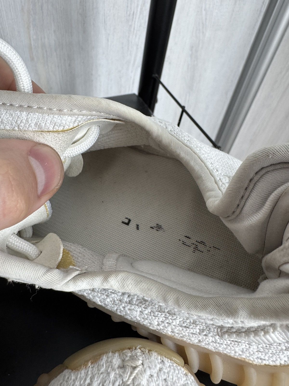 Adidas CP9366 Adidas Yeezy Boost 350 V2 Cream Triple White Size US 9.5 / EU 42-43 - 20 Thumbnail