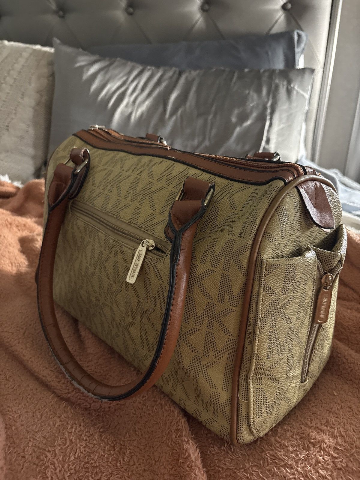 Michael Kors Michael Kors Duffle Style Size ONE SIZE - 2 Thumbnail
