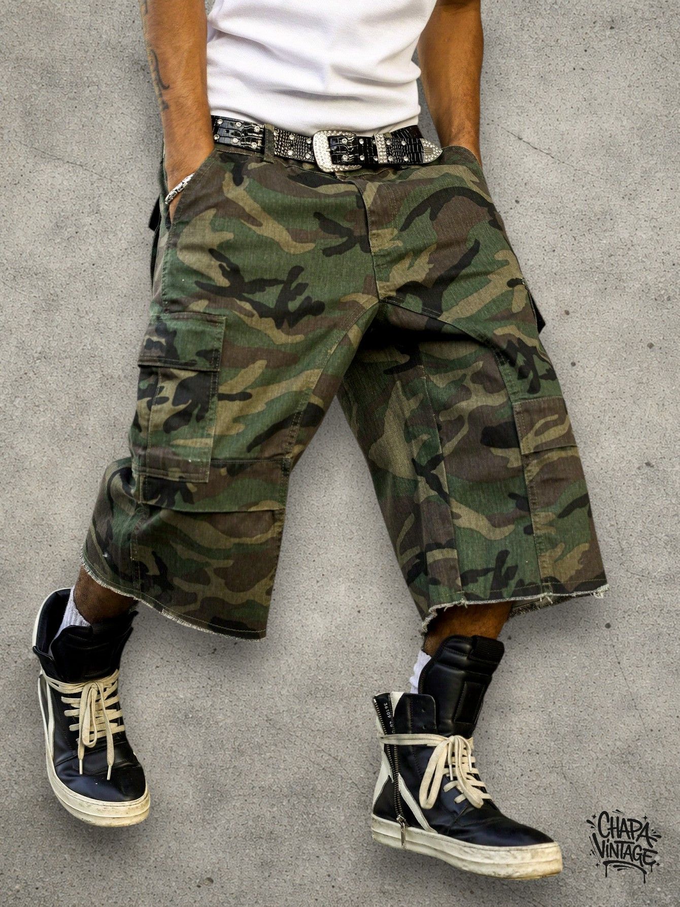 Cargo distressed camo jorts