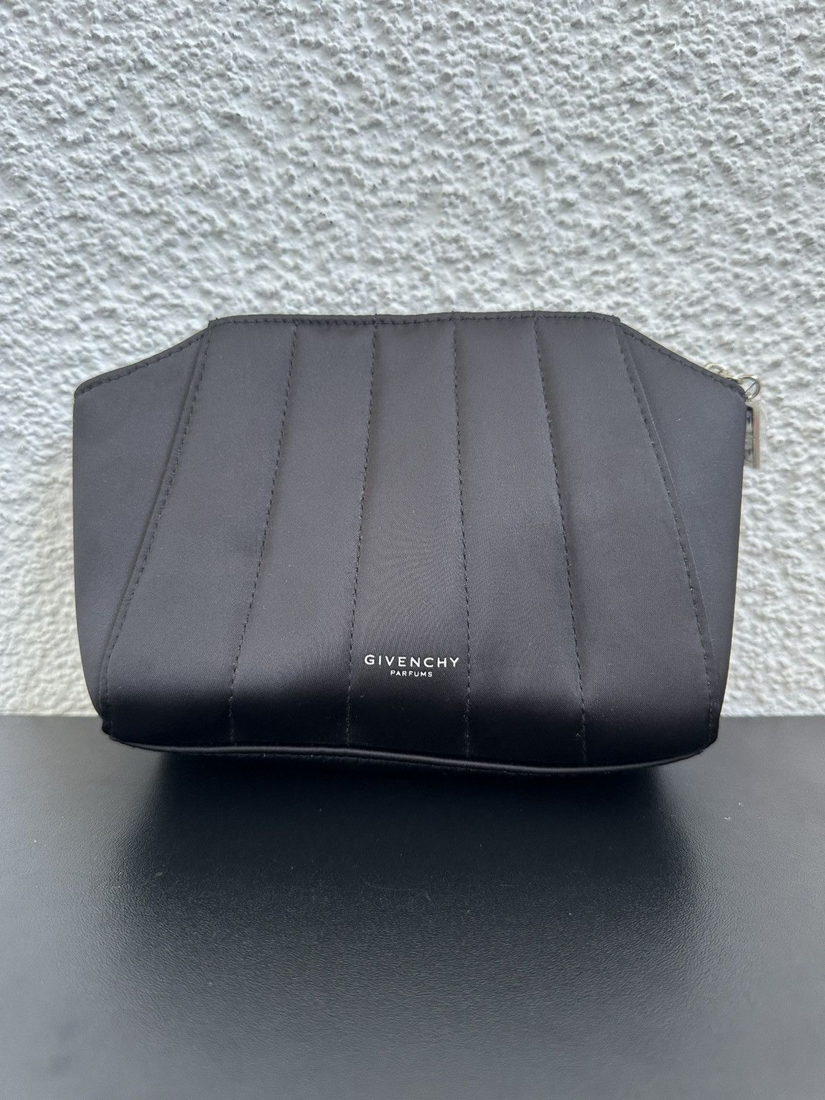 Designer × Givenchy Givenchy Beauty Bag Pouch New Size ONE SIZE - 4 Thumbnail