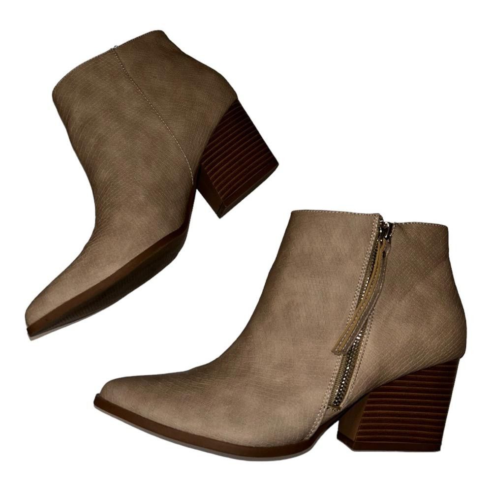 Designer Zby l Pointed Toe Chelsea Boots Size 9 Size US 9 / IT 39 - 5 Thumbnail