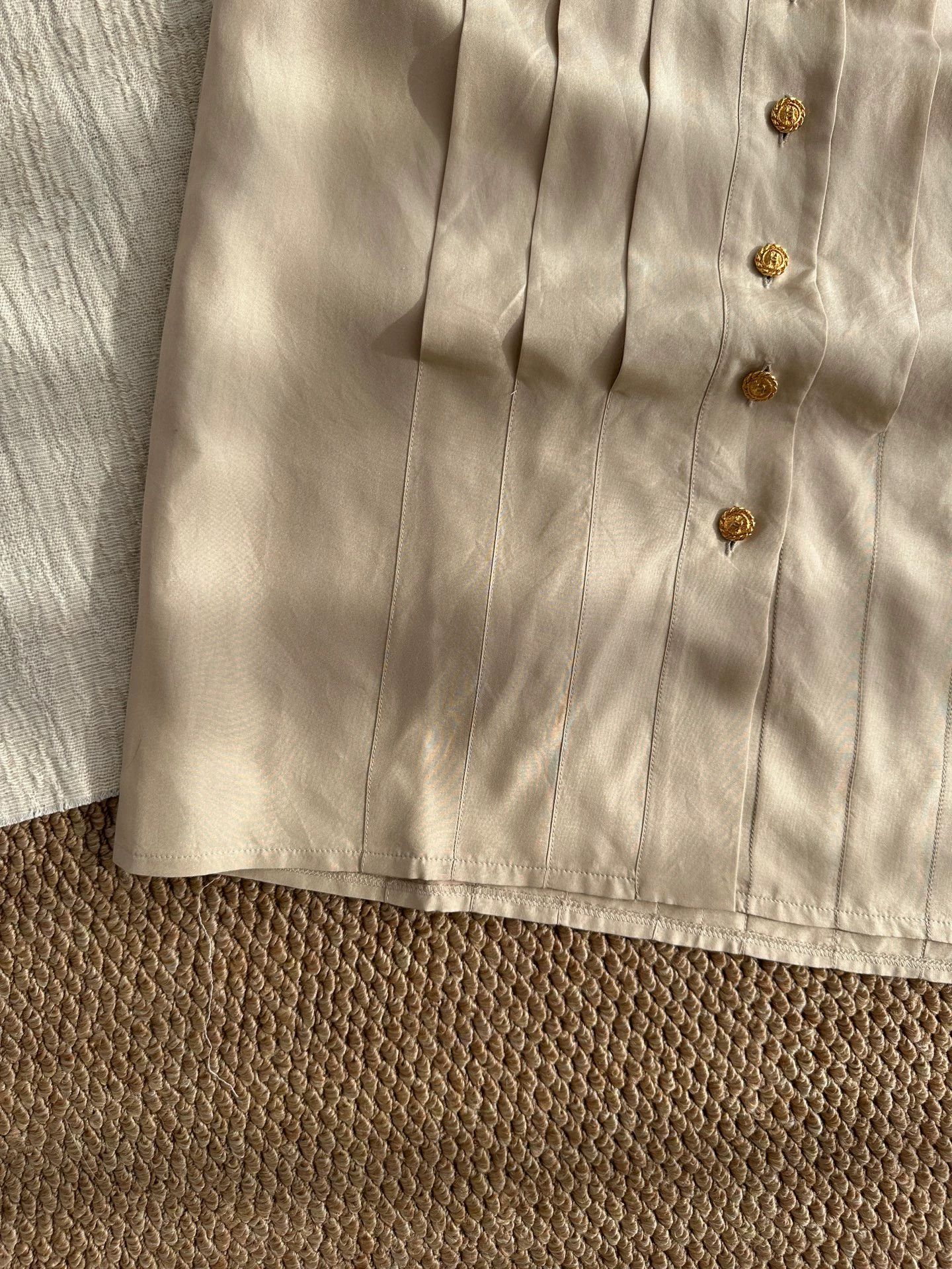 Chanel CHANEL Vintage Camellia Gold Paneled Blouse Women Beige Size M / US 6-8 / IT 42-44 - 4 Thumbnail