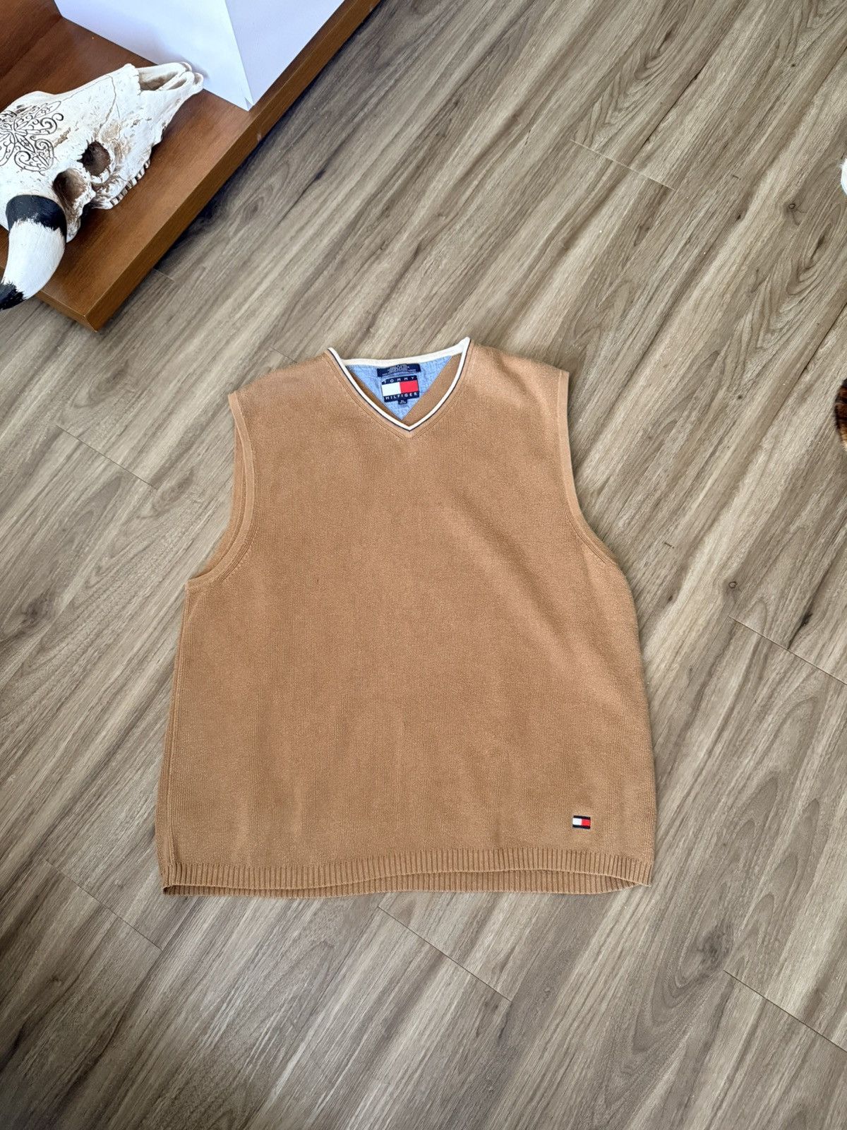 Tommy Hilfiger Vintage Tommy Hilfiger Sweater Vest Sleeveless Brown Size XL Size US XL / EU 56 / 4 - 1 Thumbnail