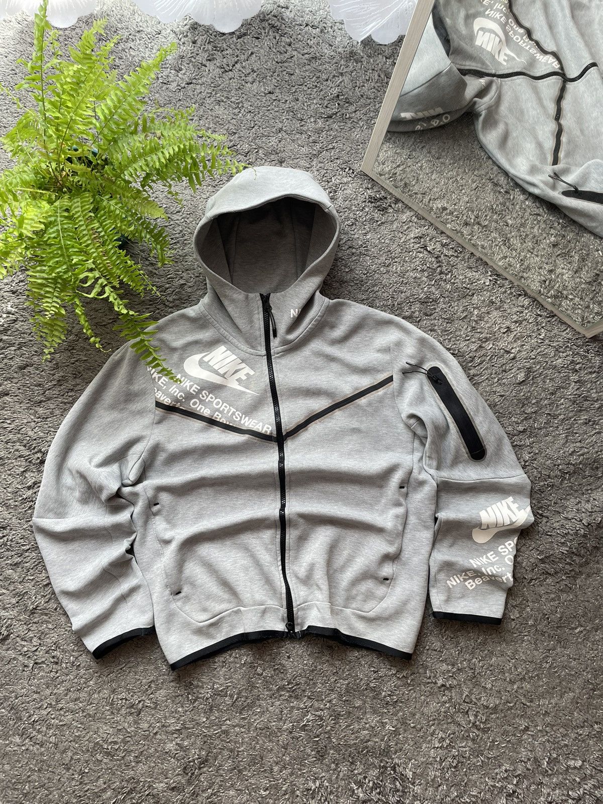 Nike Tech-Fleece Zip-Hoodie Streetwear Vintage Big Logo