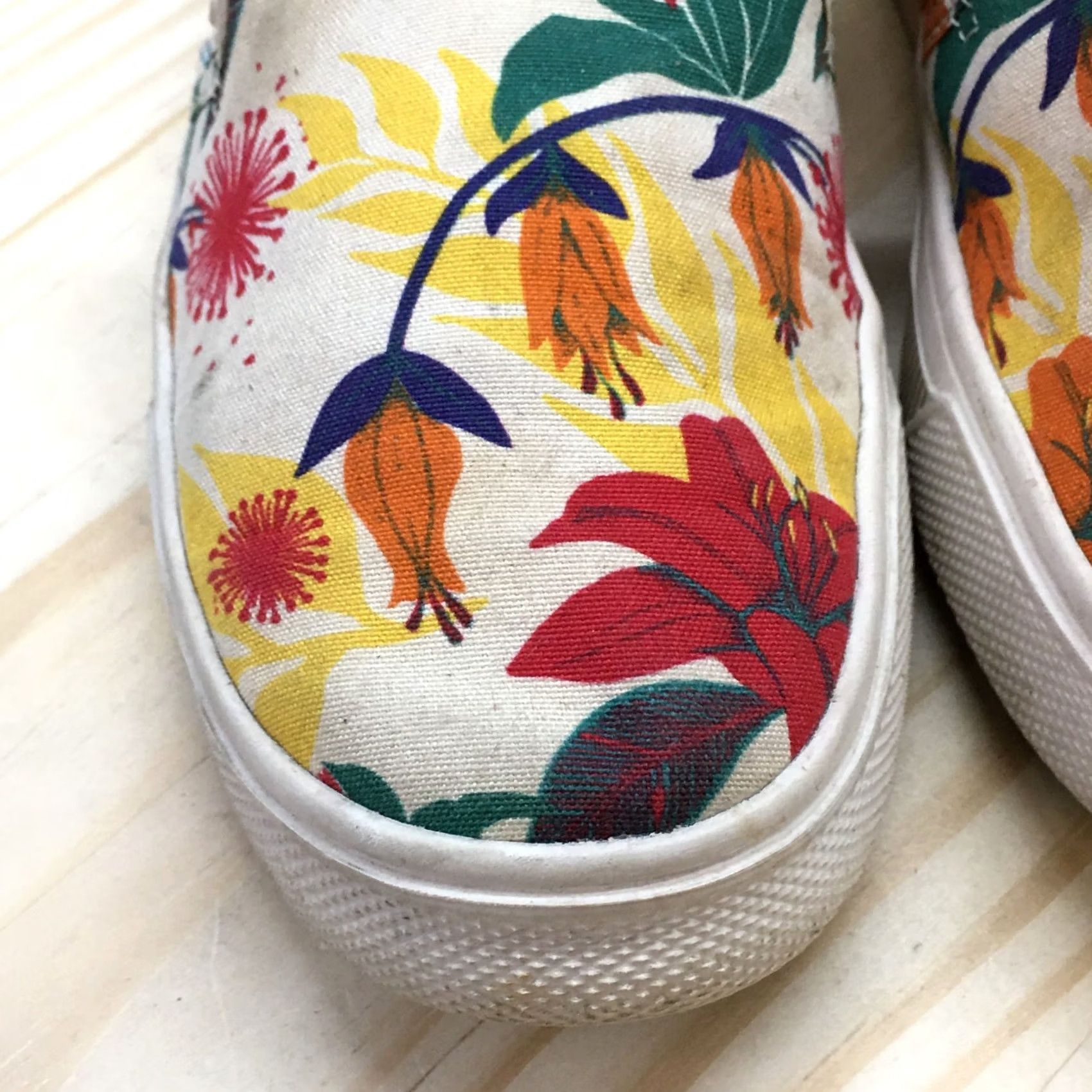 Toms TOMS Loafer Womens 6 White Trvl Lite Hawaiian Floral Slip On Sneaker Casual Shoes Size US 6 / IT 36 - 6 Thumbnail