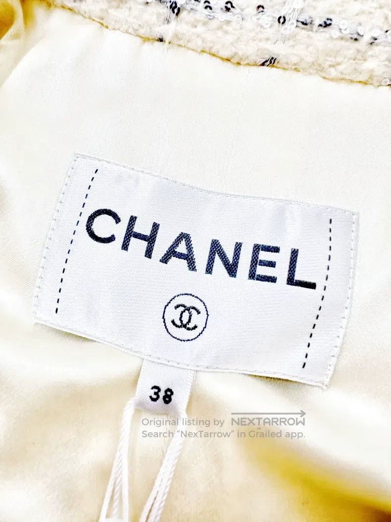 Chanel Chanel 21K heavy industry milky white sequin stitching dou Size XS / US 0-2 / IT 36-38 - 4 Thumbnail