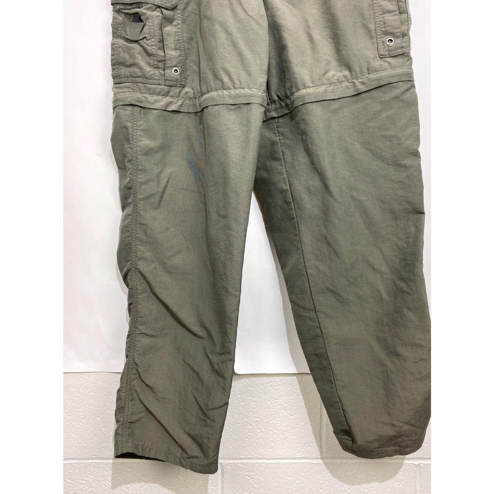 Vintage World Wide Sportsman Nylon Outdoors Hiking Pants Olive 34 34x30 Regular 5-Pocket Cargo Zip Pockets Belt Loops Men Size US 34 / EU 50 - 4 Thumbnail
