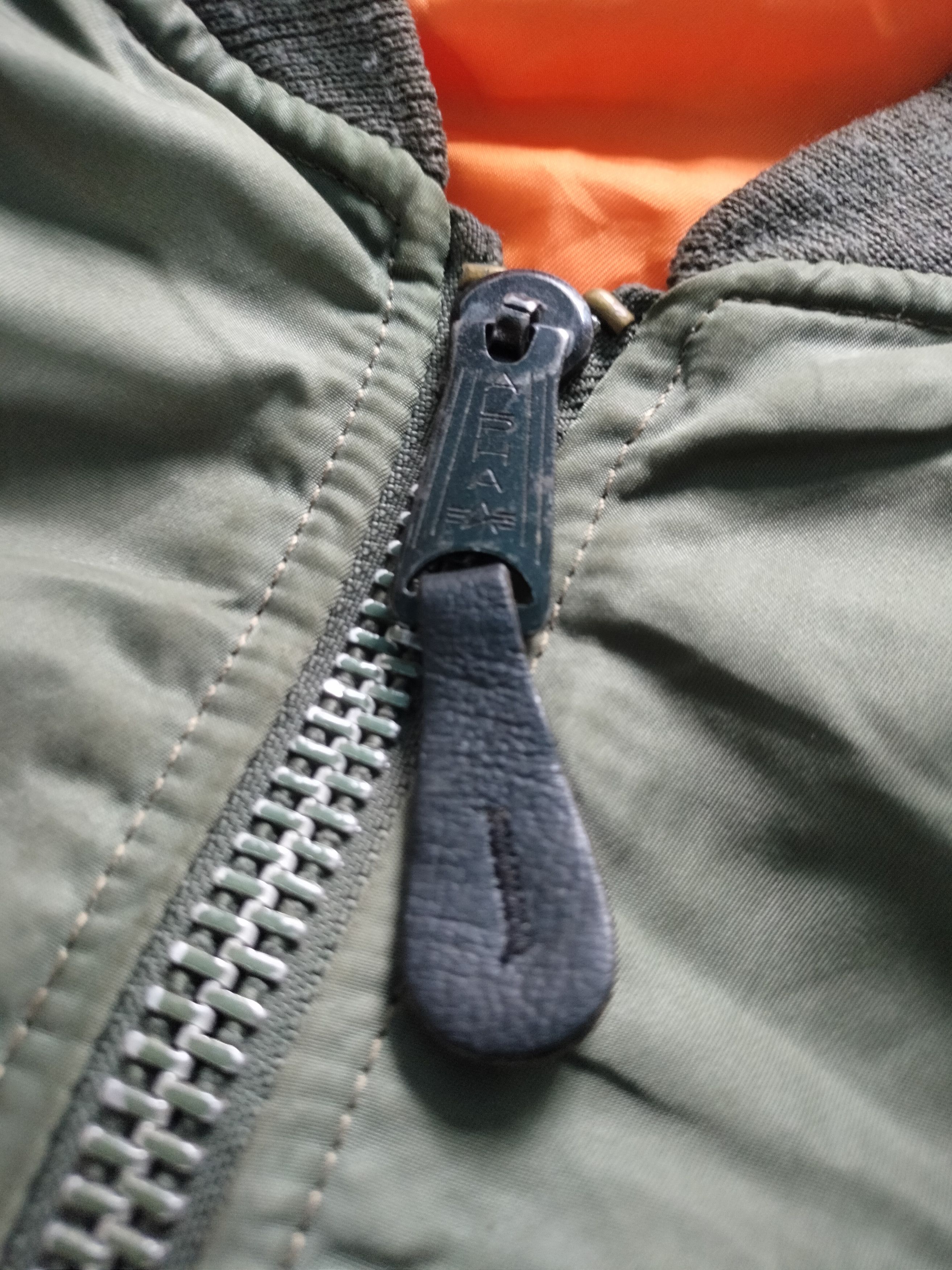 Alpha Industries × Vintage Vintage Alpha Industries MA-1 Flight Jacket Size US L / EU 52-54 / 3 - 7 Thumbnail