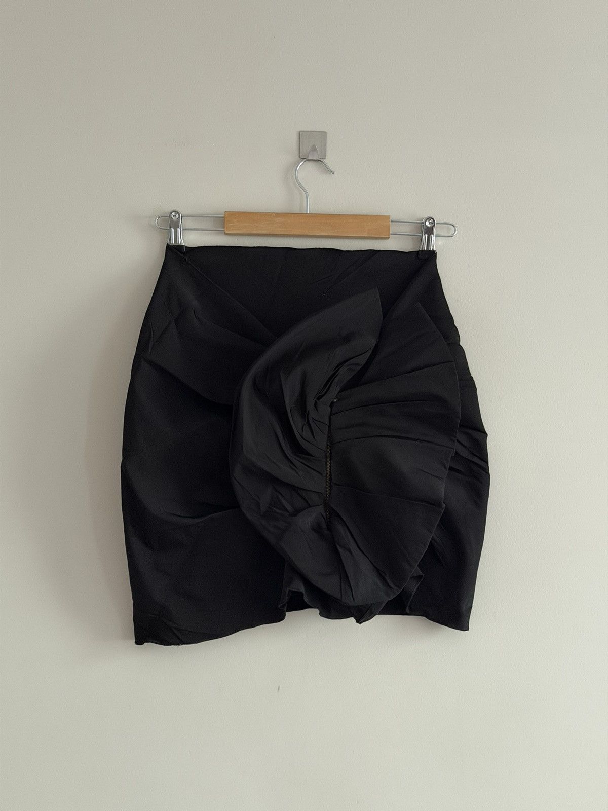 Lanvin Lanvin x H&M Black Draped Mini Skirt w/ Front Zip Size 30" / US 8 / IT 44 - 1 Thumbnail