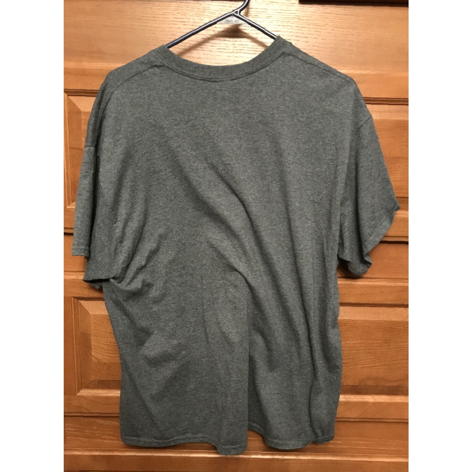 Gildan Gildan Mens TvShirt XL Short Sleeve Gray Red Wolf B194 Mens Shirt XL Gray Wolf T-Shirt Size US XL / EU 56 / 4 - 2 Thumbnail