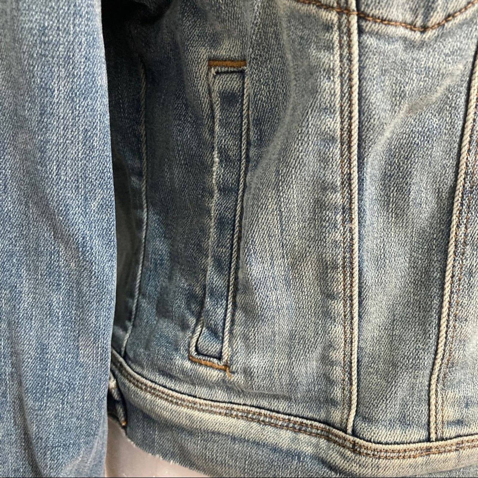J Brand rare Harlow Cropped Denim Trucker Jacket size M Surface Blue Size M / US 6-8 / IT 42-44 - 6 Thumbnail
