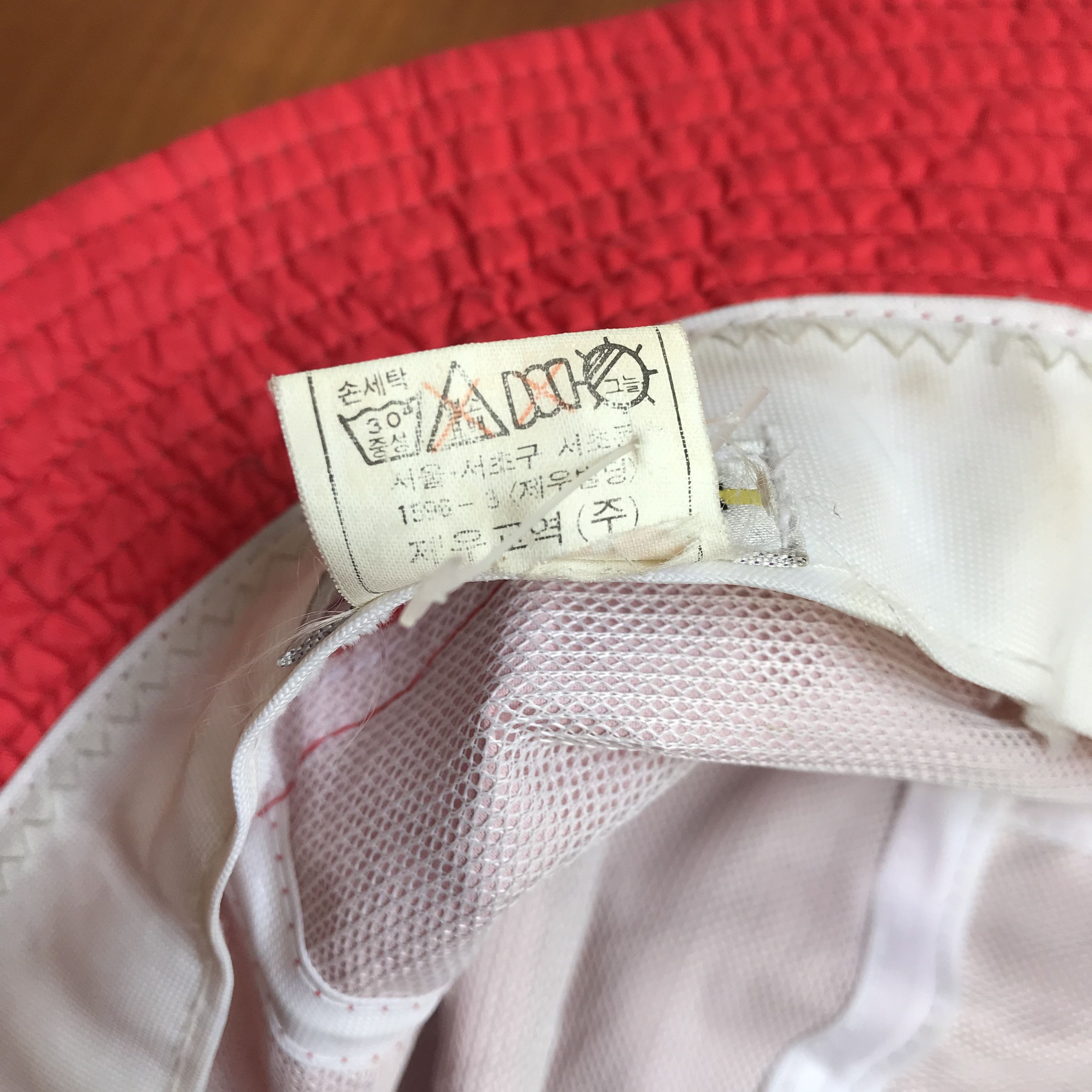 Adidas Vintage adidas Originals Bucket hat In Nylon red material Size ONE SIZE - 8 Thumbnail