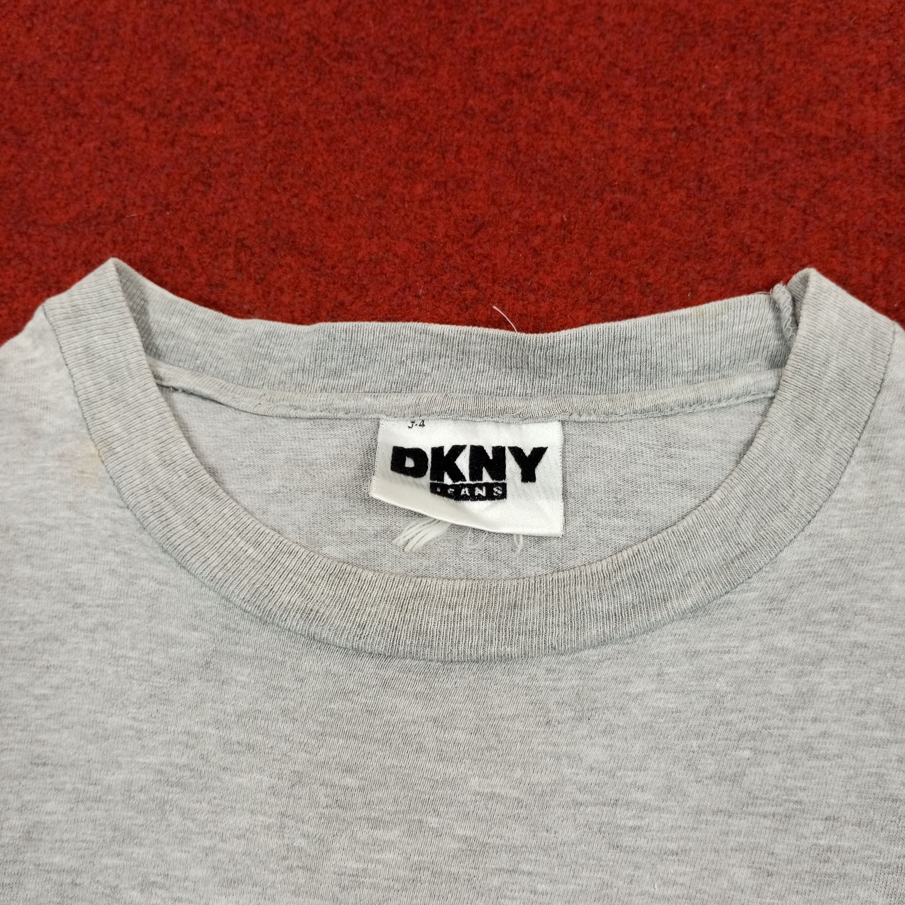 DKNY × Vintage DKNY Center Design Streetwear Style Vintage Tshirt Size US XL / EU 56 / 4 - 5 Thumbnail