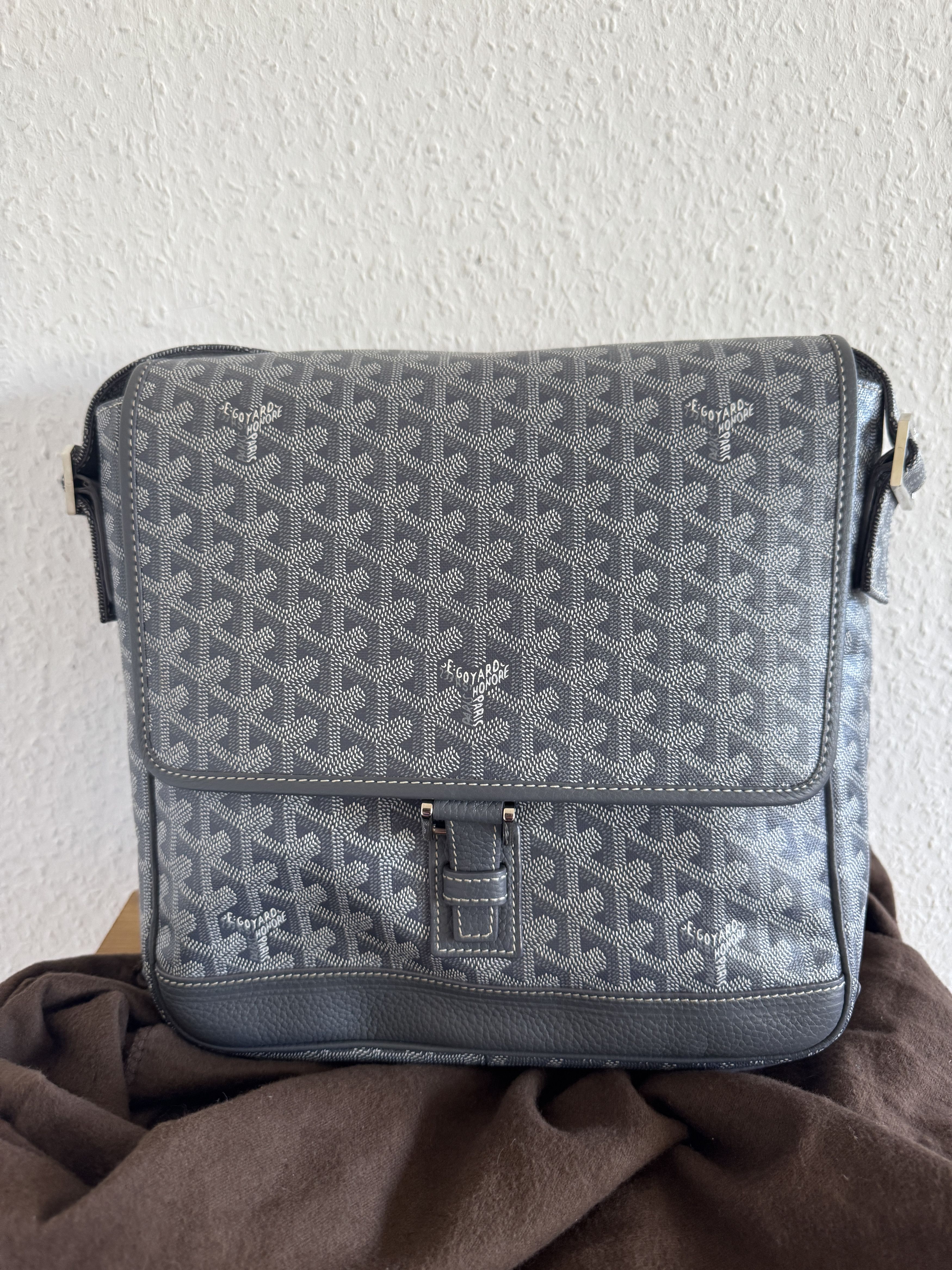Goyard Grand Bleu Mm Messenger Bag  Grey, Men's