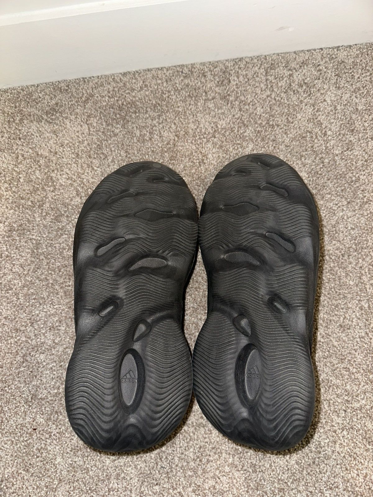 Yeezy adidas Yeezy Foam RNR Onyx Size US 10 / EU 43 - 4 Thumbnail