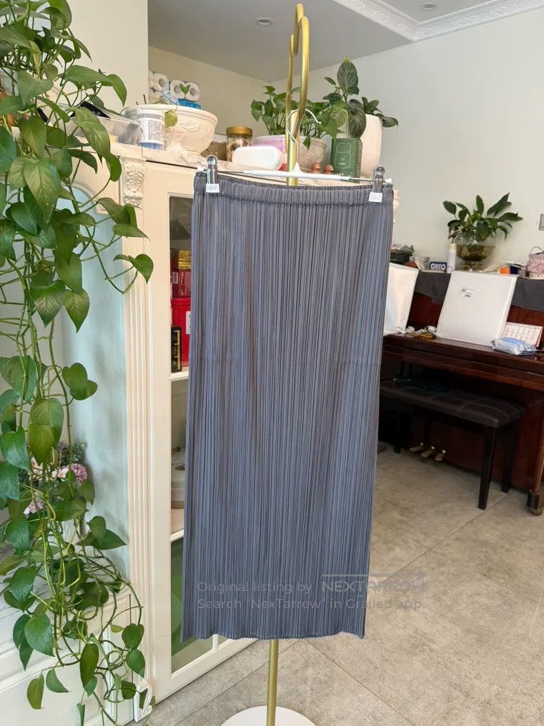 Issey Miyake size:3 Dark Gray Midi Skirt