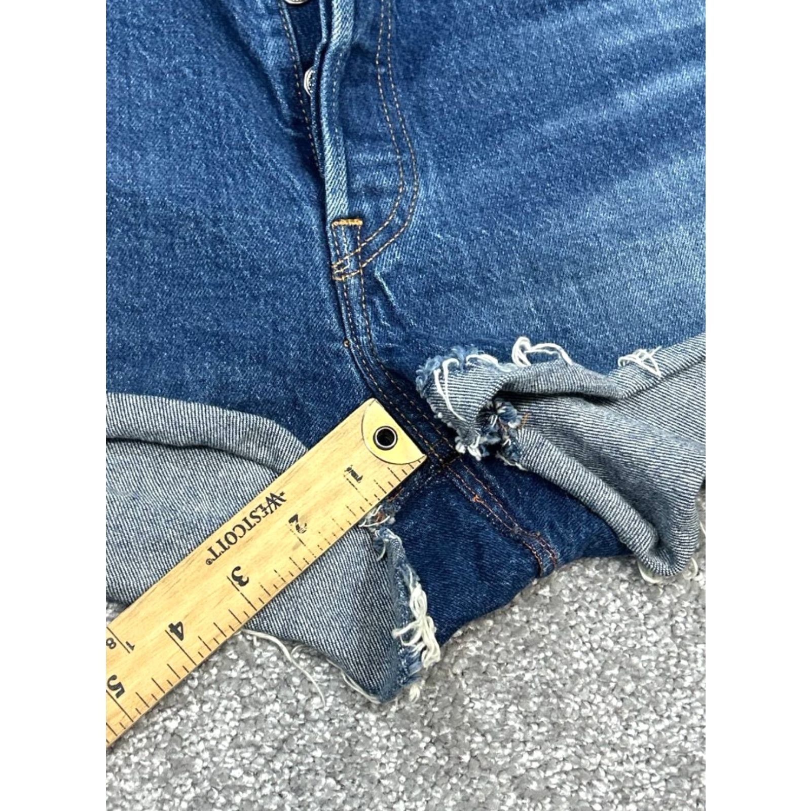 Levi's Levis 501 Shorts Womens 31 Blue Cut Off Denim Logo Stretch High Rise Raw Hem Jeans Shorts Ladies 31 Blue Levi's 501 Denim Short Cut-Off High Rise Logo Size 24" / US 00 / IT 34 - 3 Thumbnail