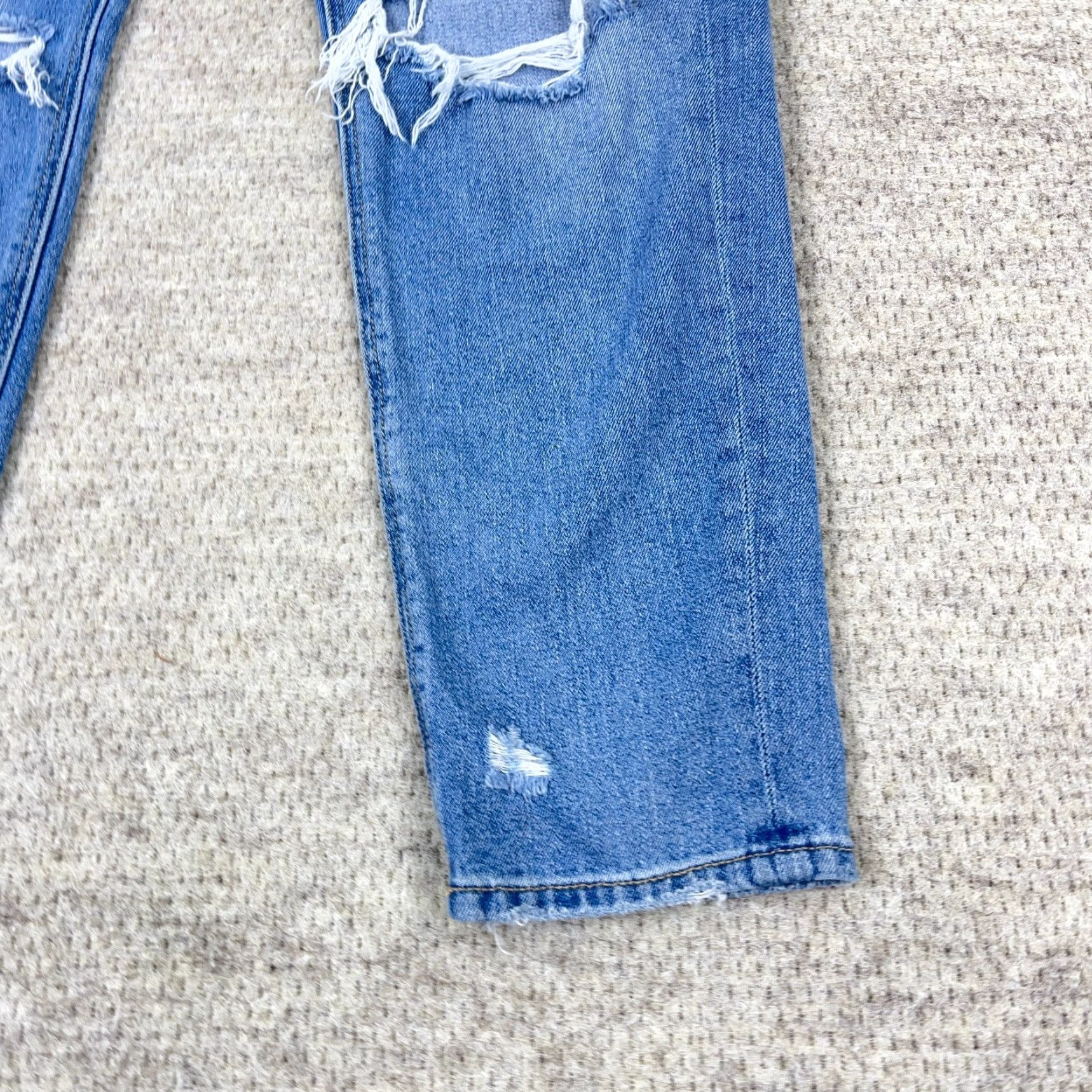 American Eagle Outfitters VINTAGE American Eagle Jeans Women 6 Mom Jean High Waist Ripped Distressed Baggy N Size 28" / US 6 / IT 42 - 4 Thumbnail