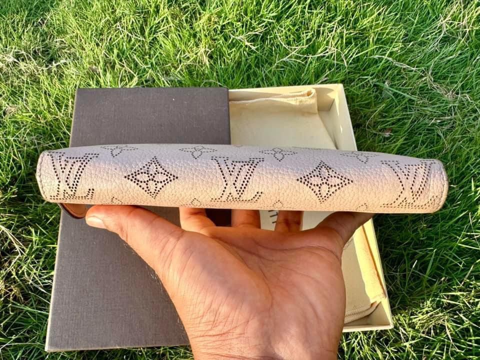 Louis Vuitton Authentic LOUIS VUITTON Pink Mahina Zippy Wallet Size ONE SIZE - 3 Thumbnail