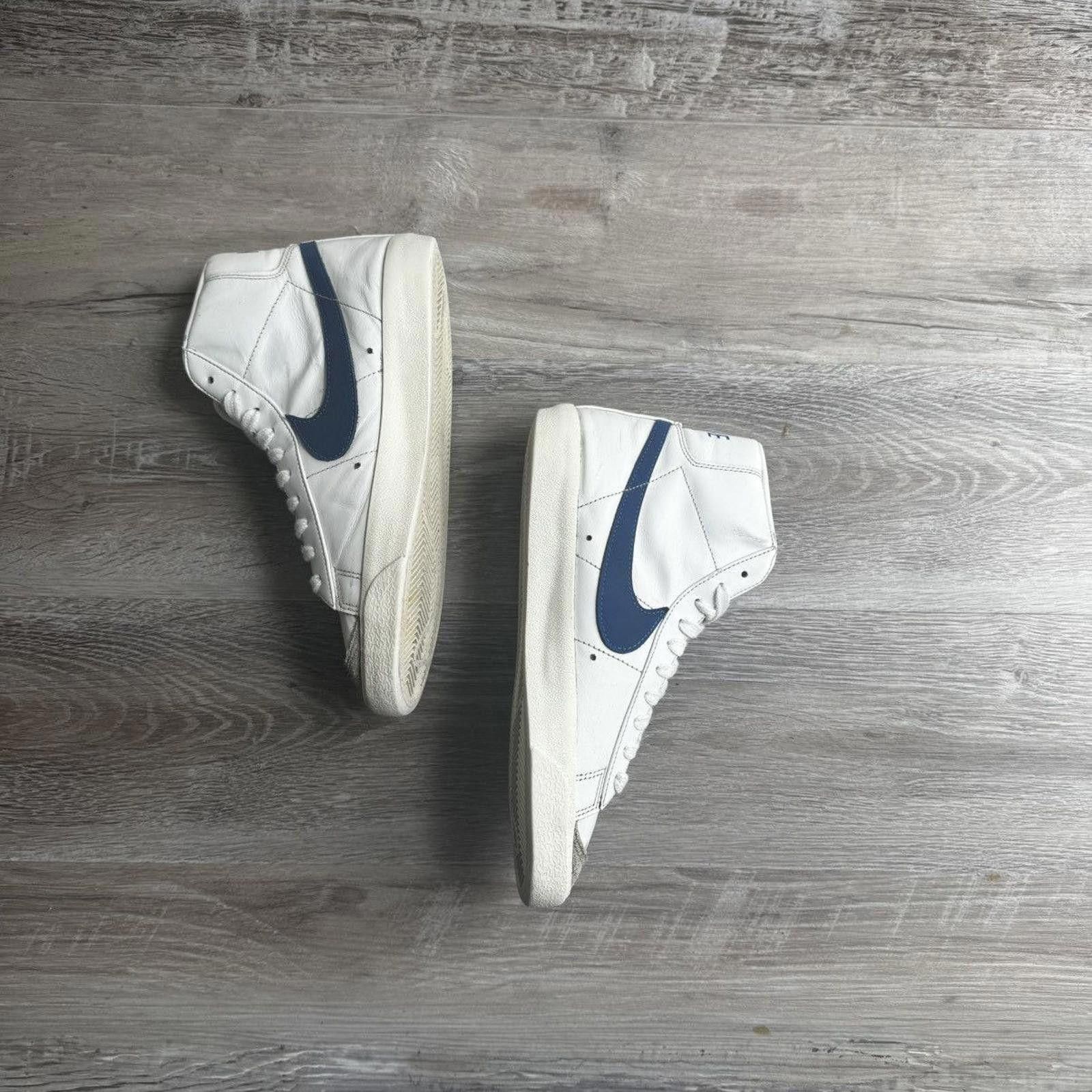 Nike NIKE • Nike Blazer Mid 77 "White/Game Royal" (7M) Size US 7 / EU 40 - 9 Thumbnail