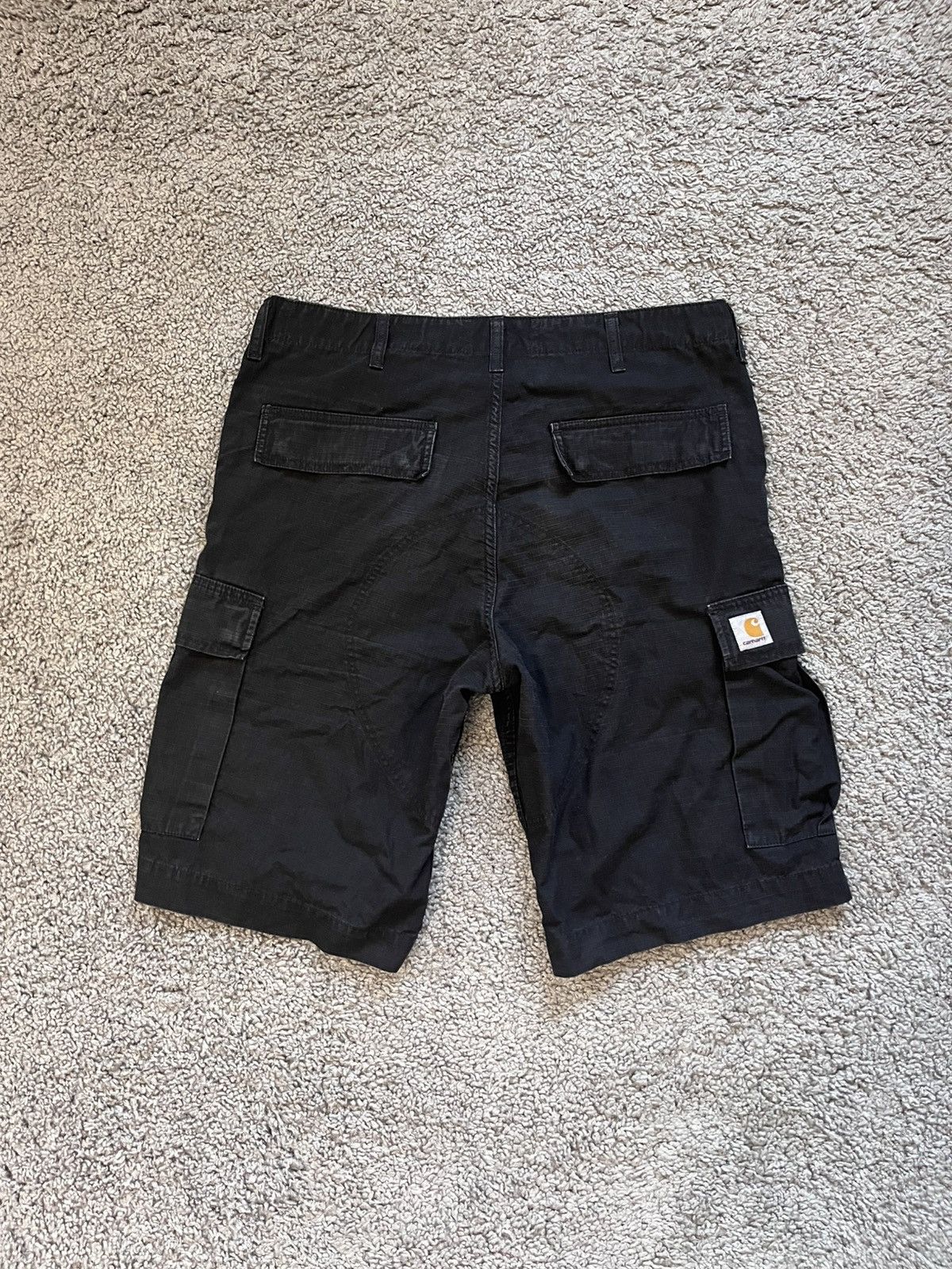 Carhartt Vintage Carhartt Wip shorts cargo Size US 34 / EU 50 - 1 Thumbnail
