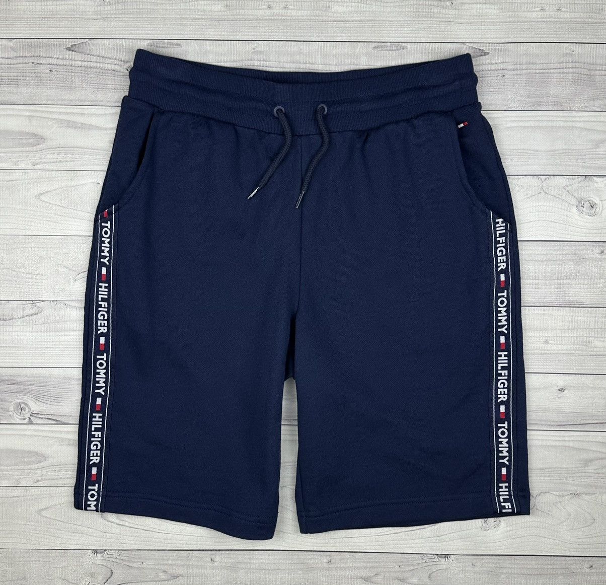 Tommy Hilfiger Tommy Hilfiger Men's Navy blue Logo Tape Sweat Shorts Size M Size US 32 / EU 48 - 1 Thumbnail