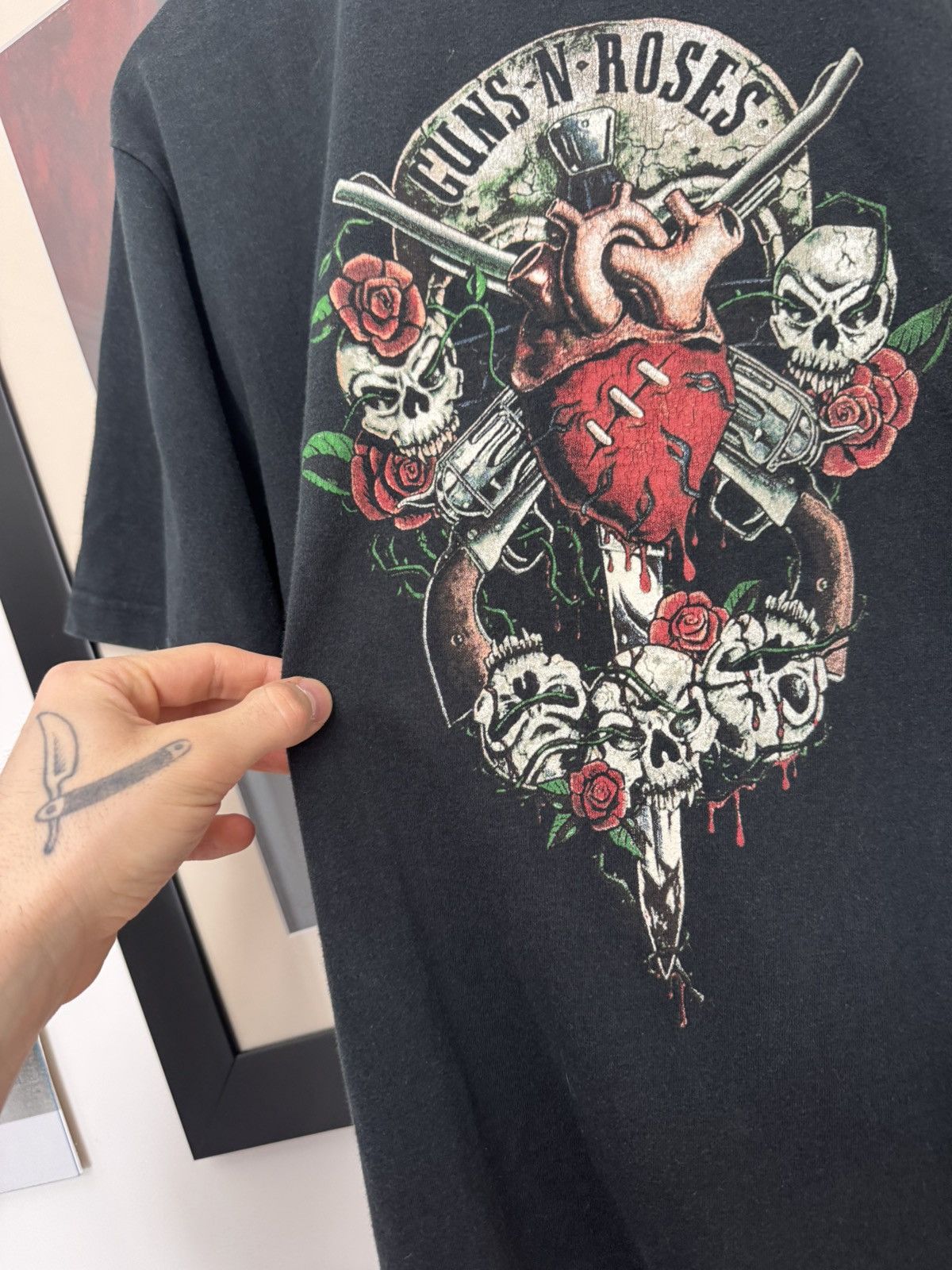 Band Tees Vintage 90s Guns N Roses Rock Band Tee Rare Print Rose Heart Size US L / EU 52-54 / 3 - 3 Thumbnail