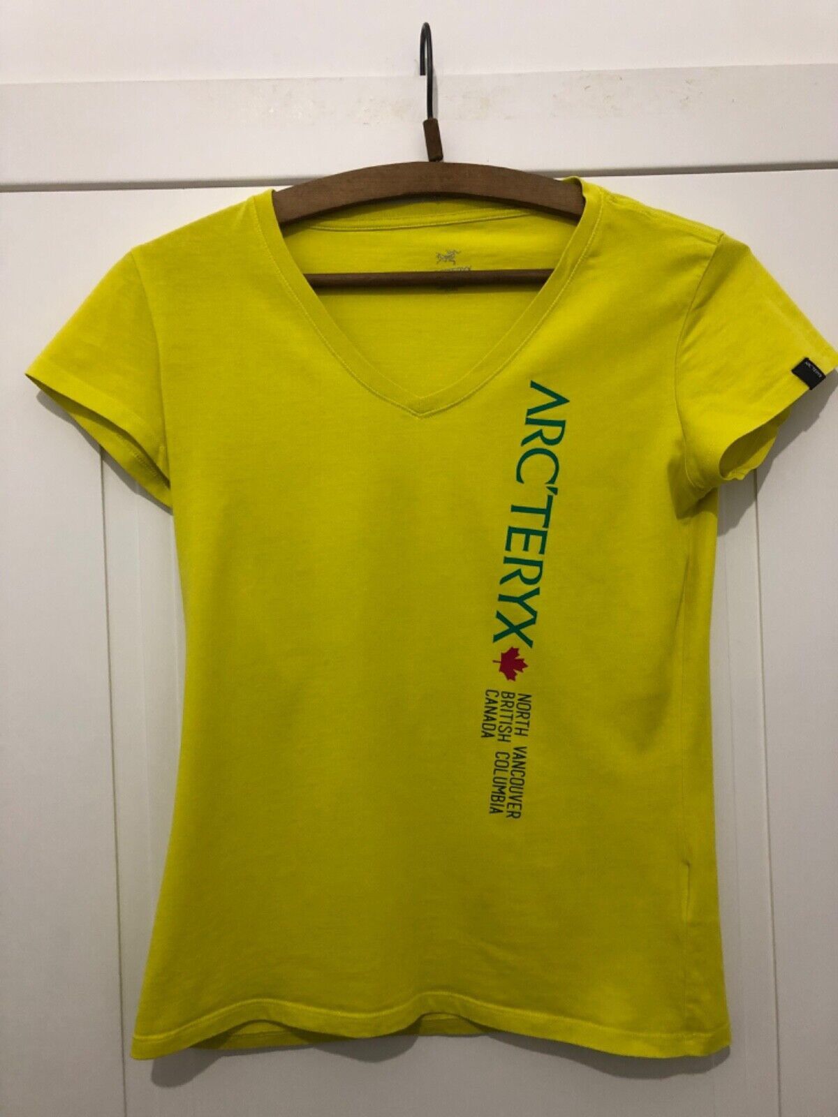 Arc'teryx Arc'teryx Women T-shirt Size M / US 6-8 / IT 42-44 - 1 Thumbnail