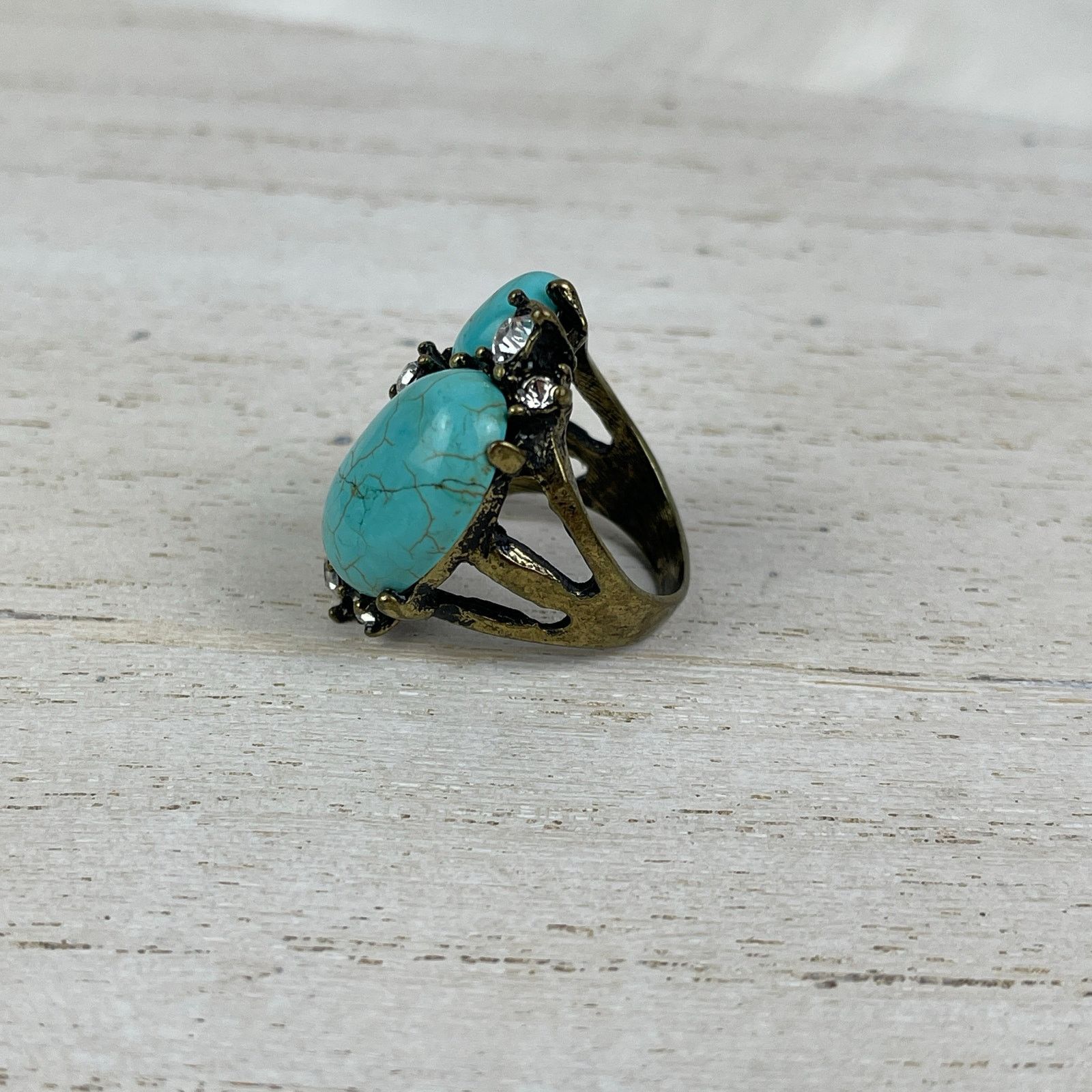 Urban Outfitters VTG Y2K Urban Outfitters Turquoise Howlite Ring Gold 6-6.5 Size ONE SIZE - 12 Thumbnail