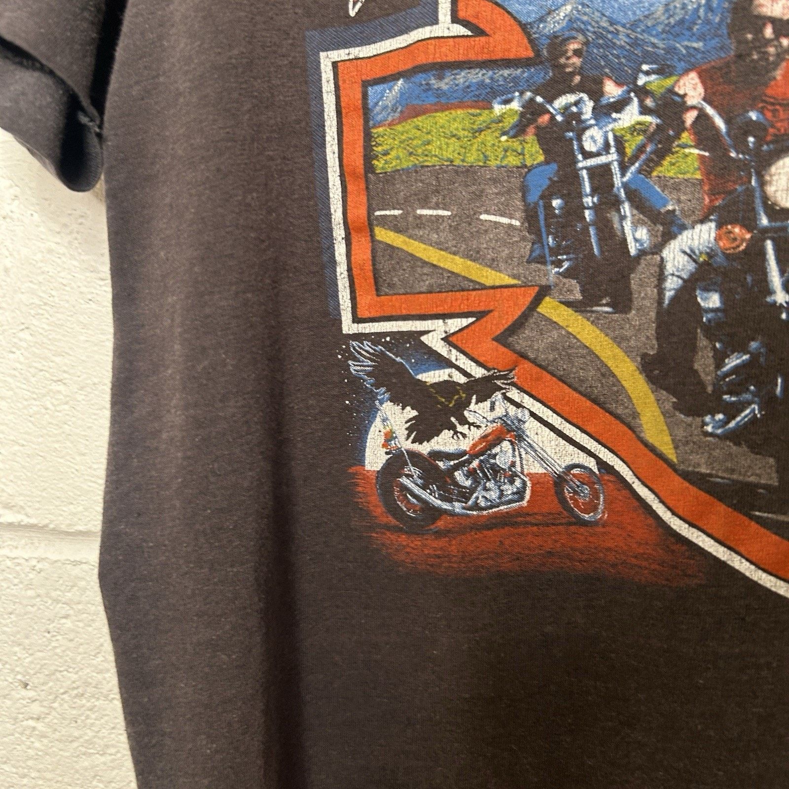 Harley Davidson 80's Vintage Harley-Davidson 3D Emblem Shield Mountains Tee Size US M / EU 48-50 / 2 - 4 Thumbnail