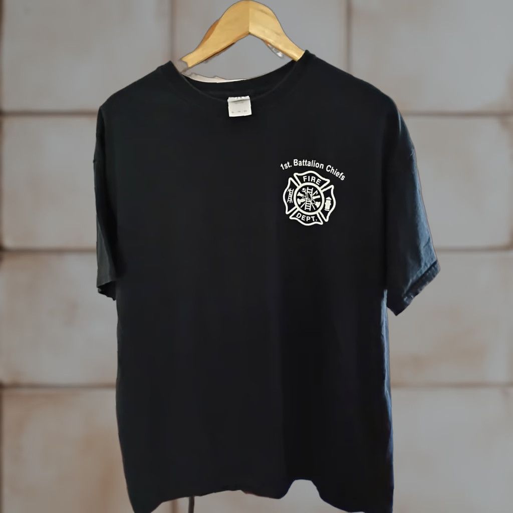 Gildan VINTAGE Official FDNY T-shirt 1st Battalion Chiefs Push The F Button Funny Tee Shirt Men XL Black Gildan Button Accents Fire Department of New York Size US XL / EU 56 / 4 - 1 Thumbnail