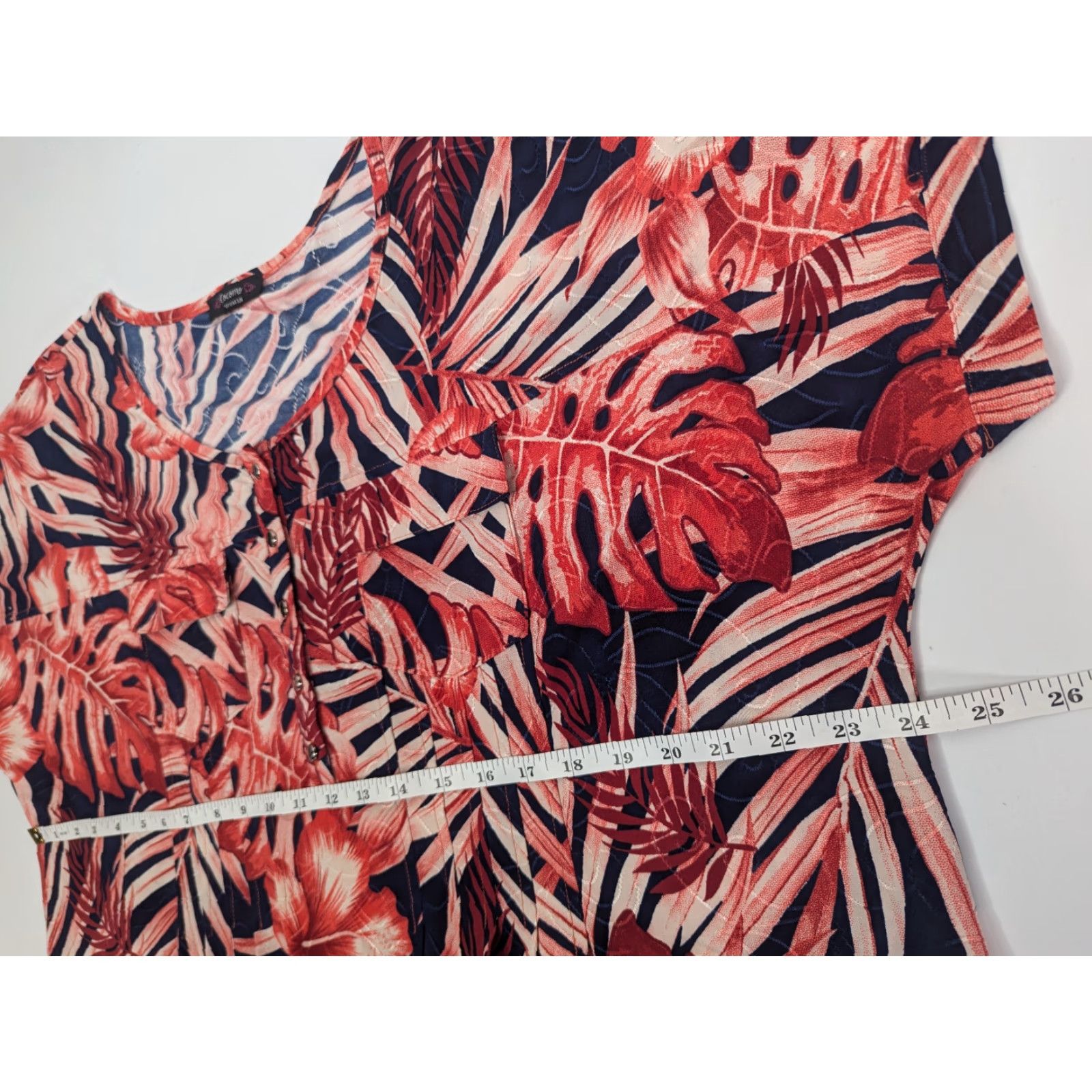 Vintage Cocomo Woman 2X Floral Leaf Short Sleeve Pintuck Button Top V-Neck Henley Shirt Womens Plus Size 2X Red Caplette Concept Size XXL / US 16-18 / IT 52-54 - 4 Thumbnail