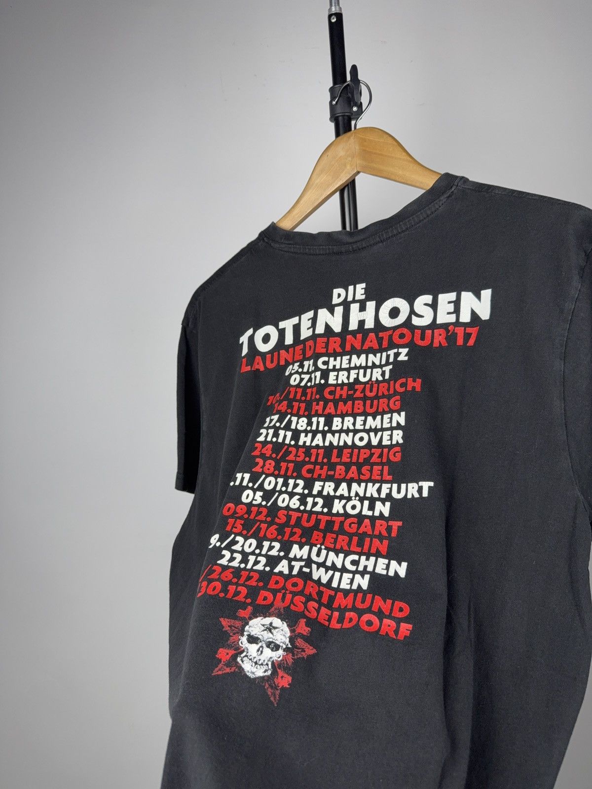Band Tees 00s Die Toten Hosen 2017 Tour Shirt Skull Graphic Band Tee Size US L / EU 52-54 / 3 - 12 Thumbnail