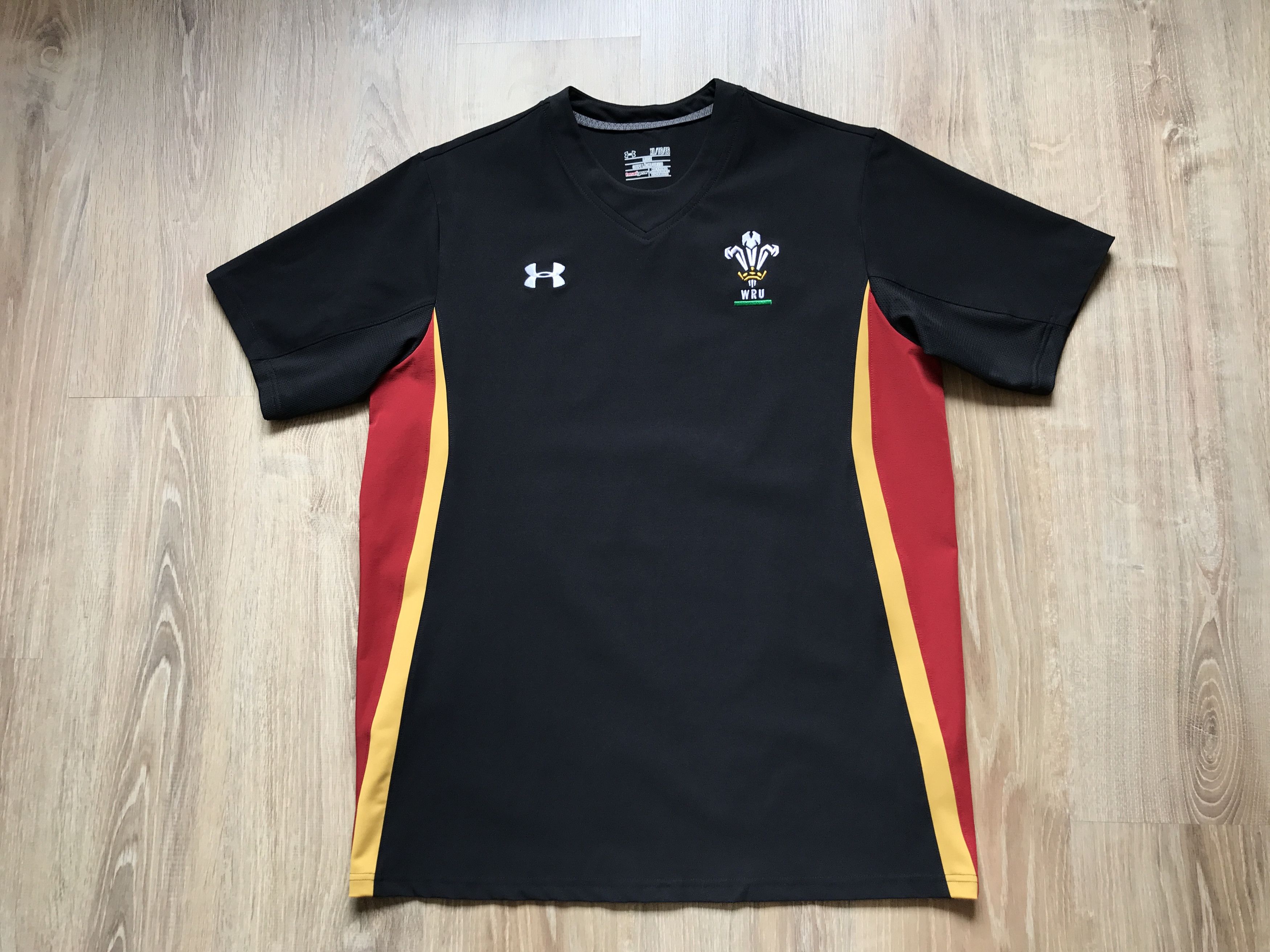 Under Armour × Vintage Under Armour Wales Rugby Union Home Jersey Size US XL / EU 56 / 4 - 2 Thumbnail