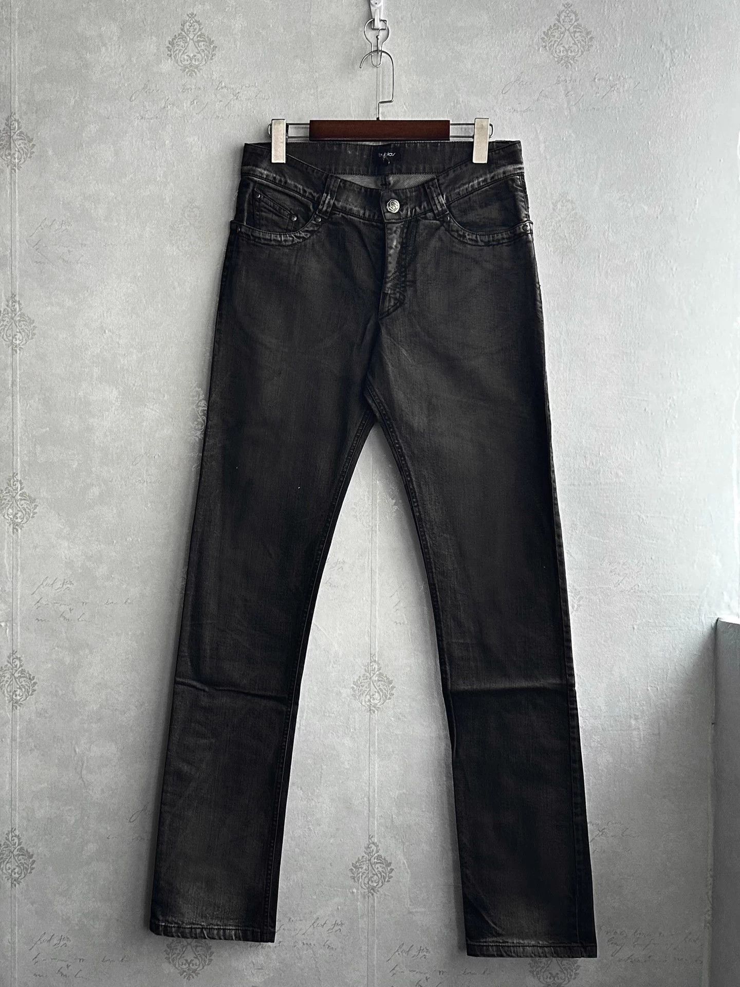 Byblos byblos 00s washed distressed jeans 30 Size US 30 / EU 46 - 1 Thumbnail