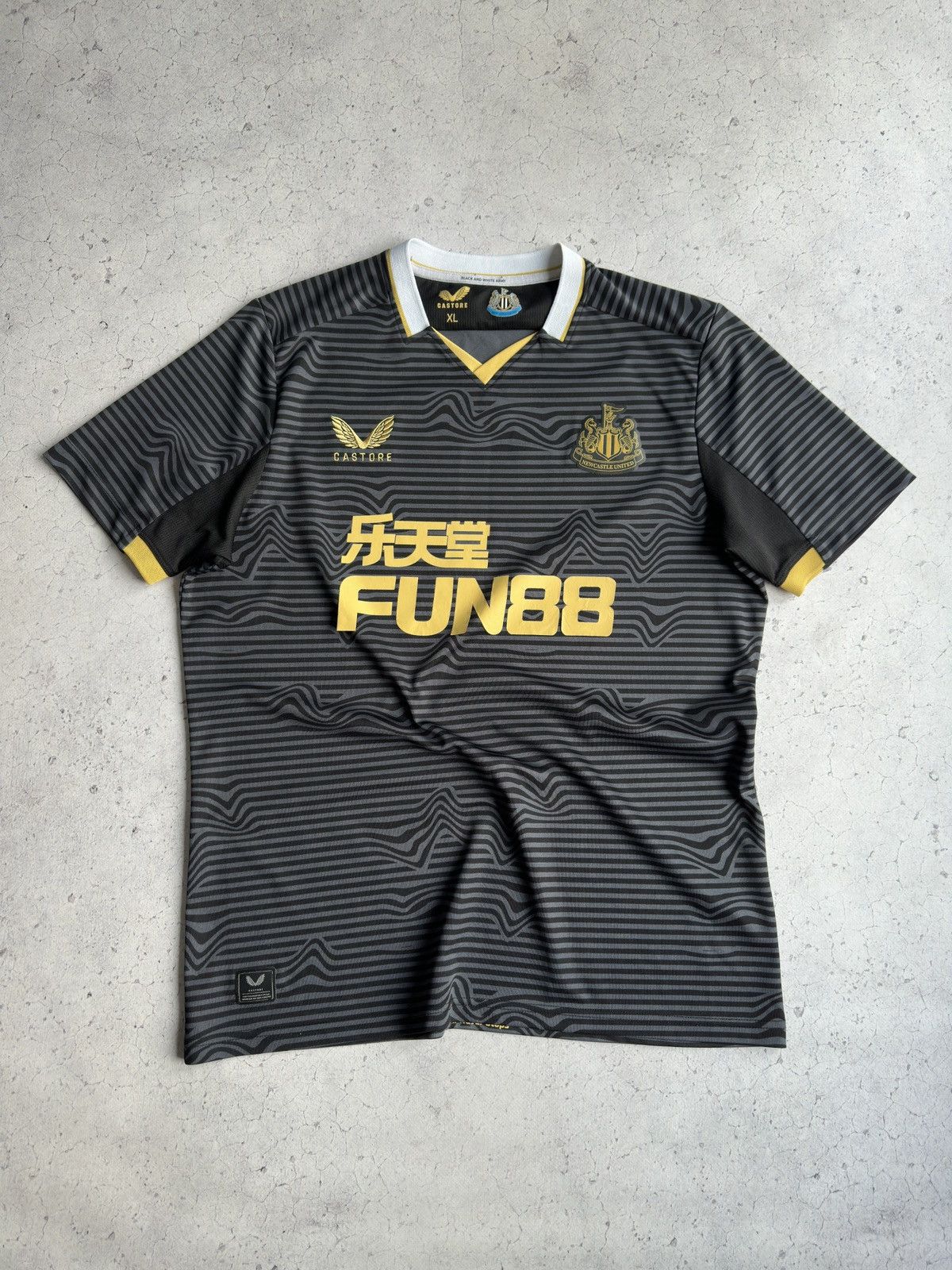 Castore Newcastle United FC 2021/22 Third Soccer Jersey Football Size US XL / EU 56 / 4 - 1 Thumbnail