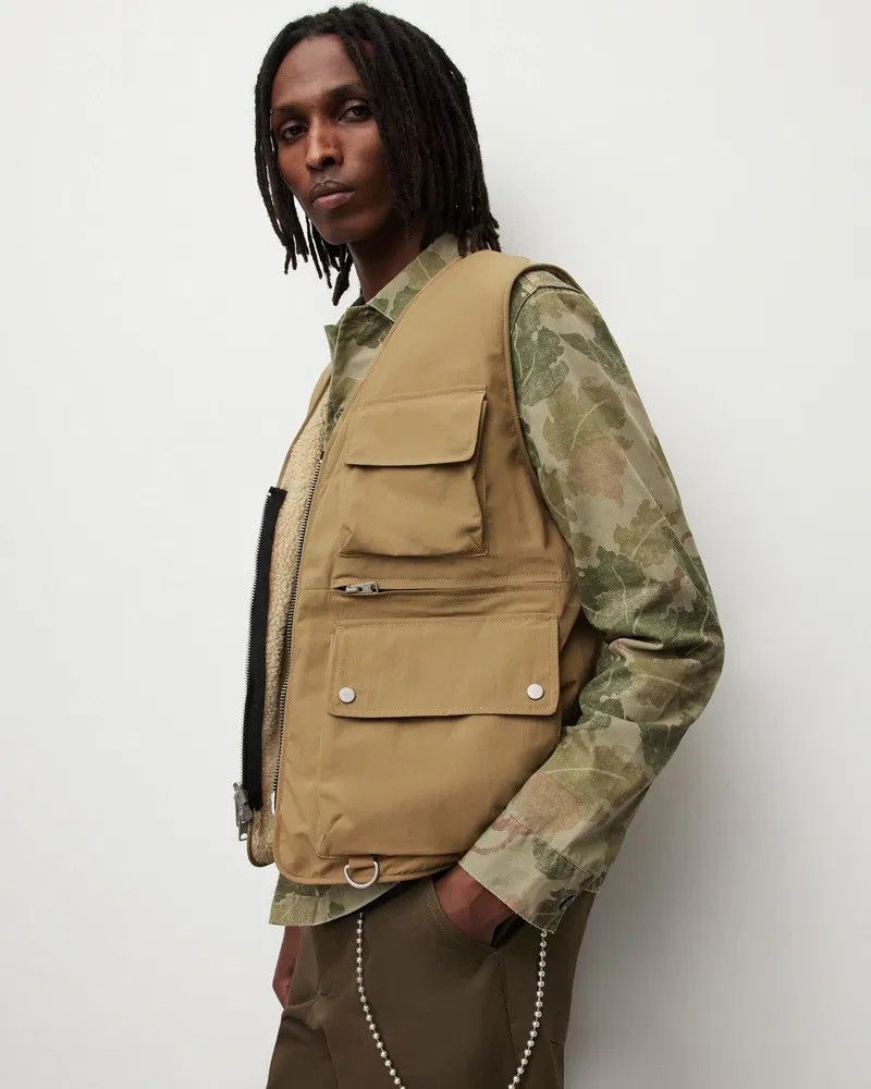 Allsaints !DS! SS23 Allsaints Vibo Reversible Technical Beige Vest Size US M / EU 48-50 / 2 - 5 Thumbnail