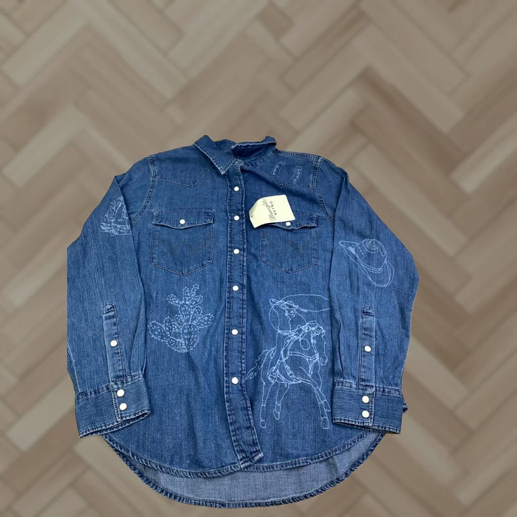 Wrangler NWT Wrangler Western Top Women M Blue Long Sleeve Pearl Snap Cowgirl Button Cotton NWT Retro Pearl Snap Cowboy Top Women M Blue Western 13056 Size M / US 6-8 / IT 42-44 - 1 Thumbnail