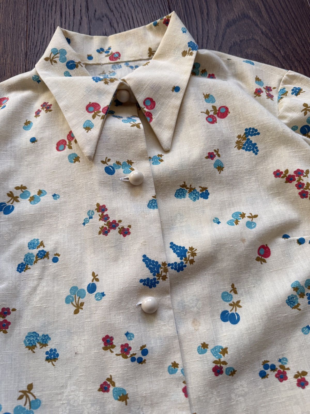 Vintage Vintage 60s Floral Berries Pointed Collar Button Up Shirt Size M / US 6-8 / IT 42-44 - 4 Thumbnail