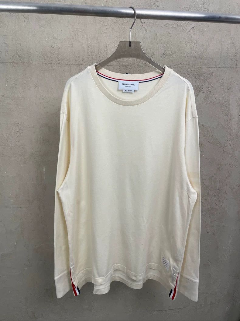 Thom Browne Thom browne Beige four-striped round-neck short-sleeved T-s Size US L / EU 52-54 / 3 - 1 Thumbnail