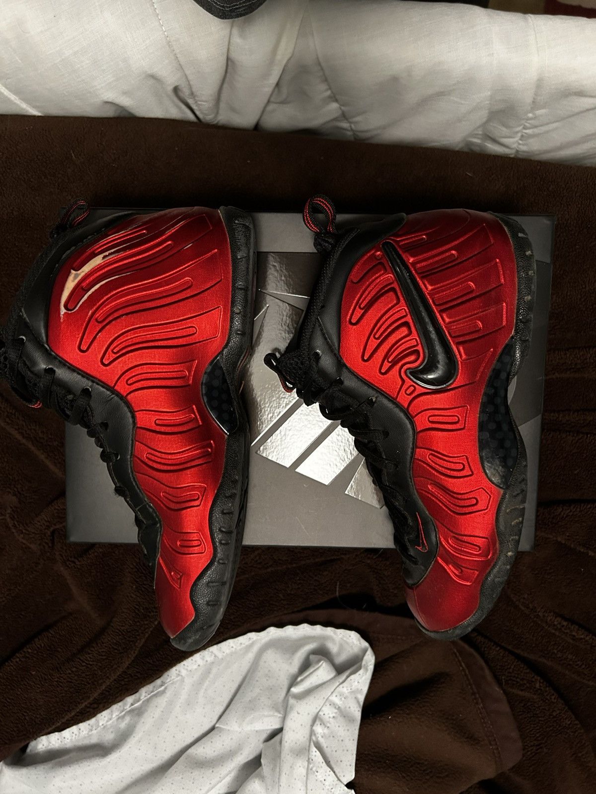 Nike Nike Air Foamposite Pro university red Size US 6 / EU 39 - 2 Thumbnail