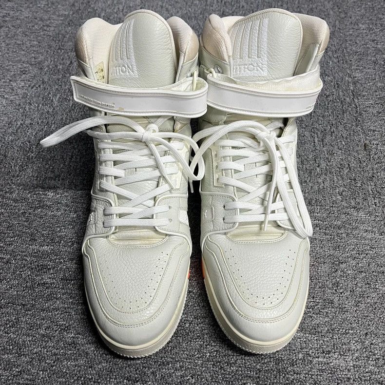 Louis Vuitton Louis Vuitton grey and white patterned decorative fashion t Size US 11 / EU 44 - 5 Thumbnail