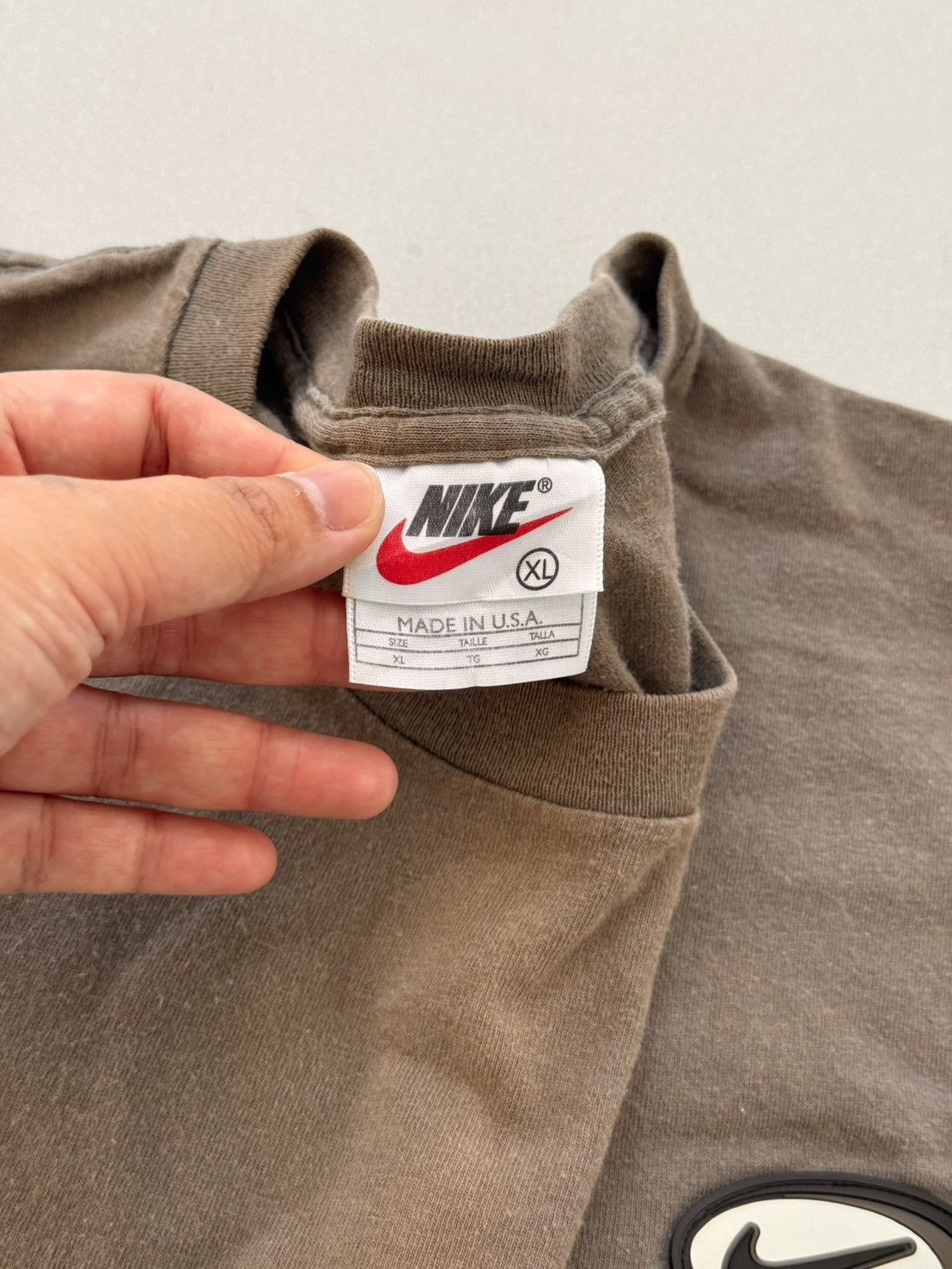 Nike Vintage Nike Rubber Logo 90's T-shirt Size US XL / EU 56 / 4 - 4 Thumbnail