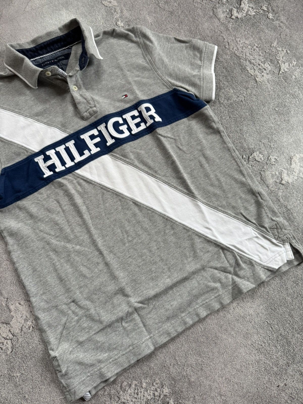 Tommy Hilfiger × Vintage Tommy Hilfiger L big logo polo tee T-shirt jersey rugby Size US L / EU 52-54 / 3 - 6 Thumbnail