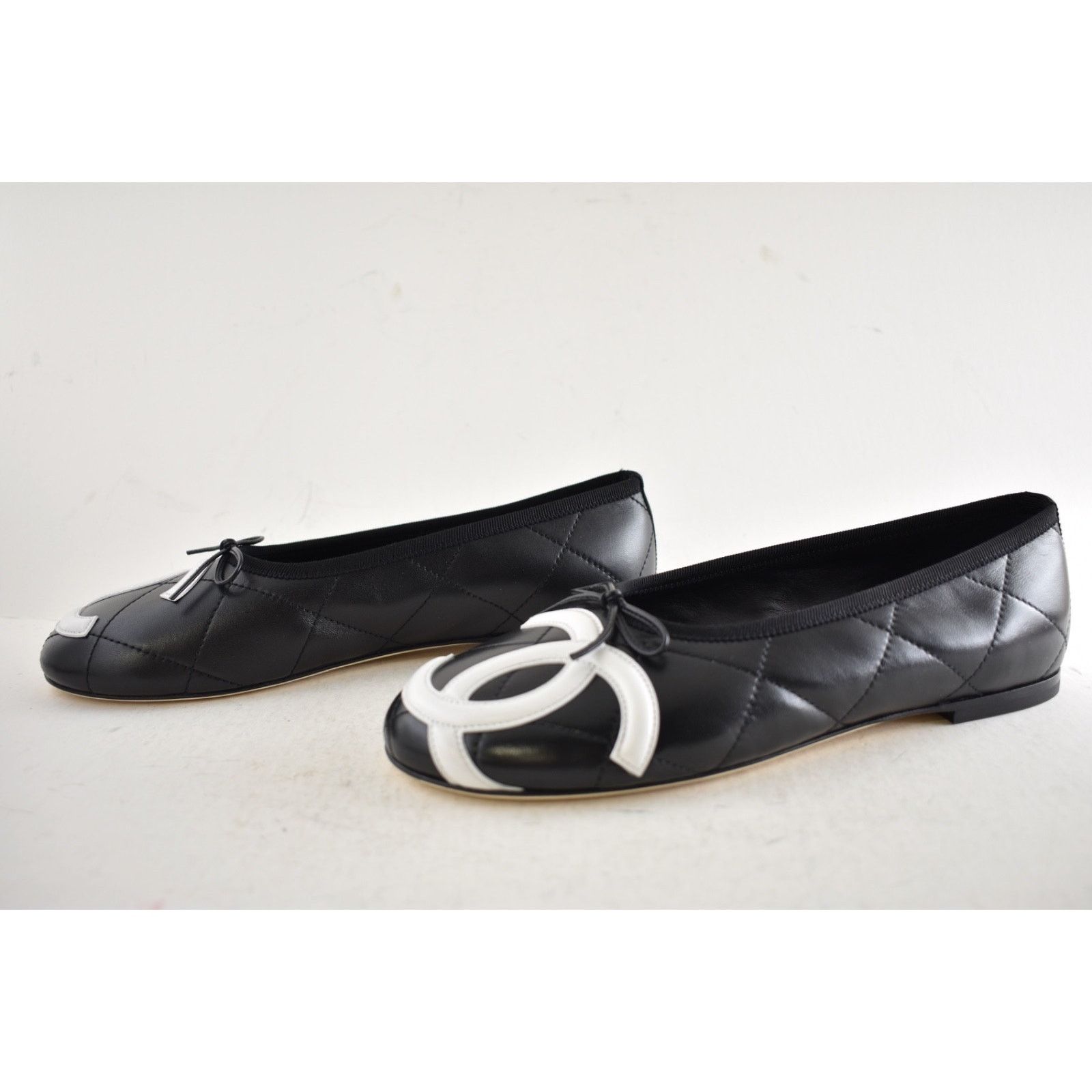 Chanel Chanel Coco Beach Cambon Black White CC XL Ballet Flat 38 Size US 8 / IT 38 - 22 Thumbnail