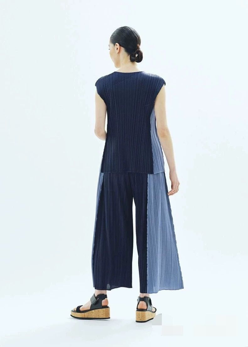 Issey Miyake Issey Miyake size:3 A deep blue and haze blue pleated vest Size L / US 10 / IT 46 - 2 Thumbnail