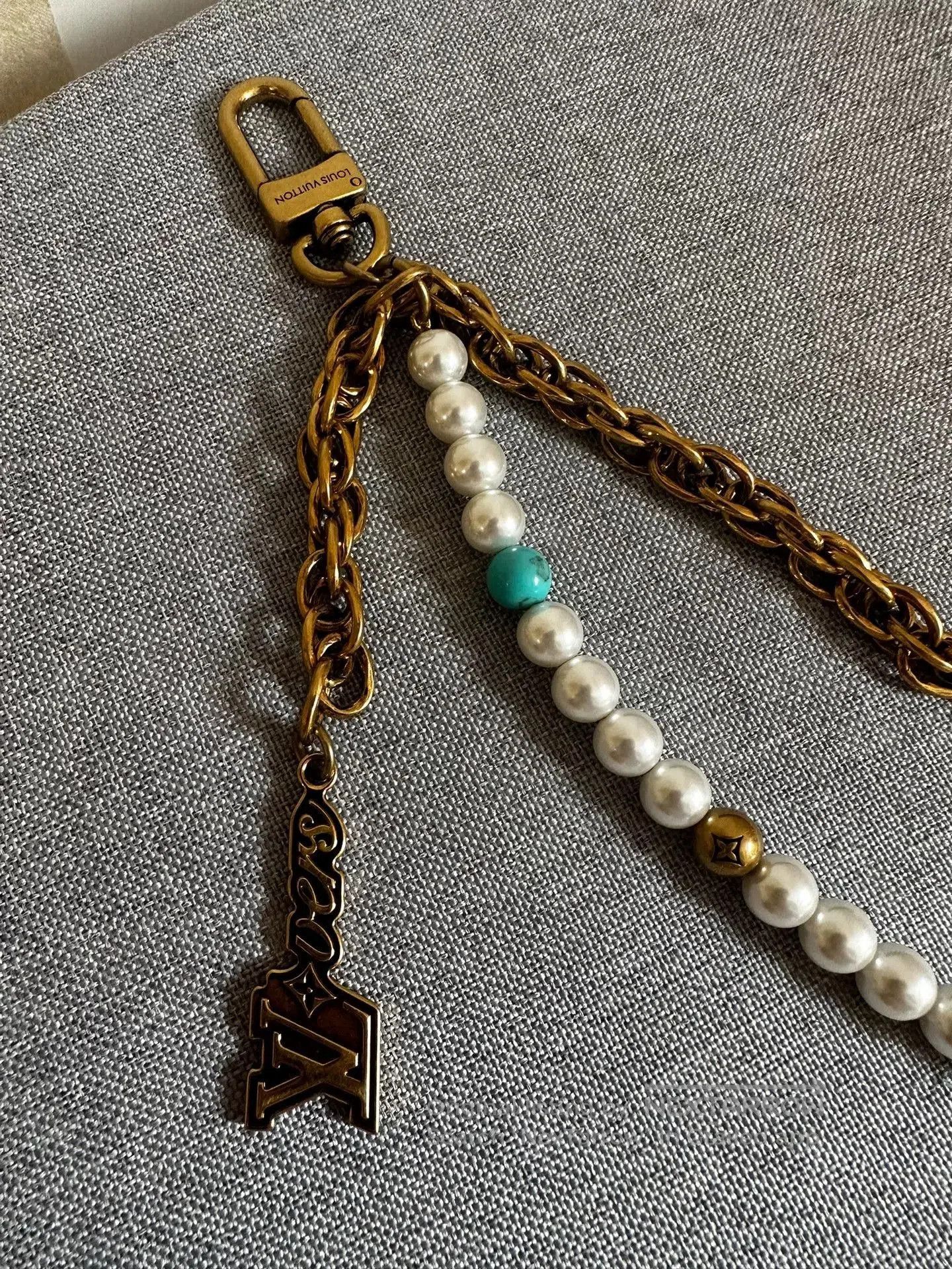Louis Vuitton Louis Vuitton 24FW Runway Turquoise Pearl Pant Chain. Size ONE SIZE - 2 Thumbnail