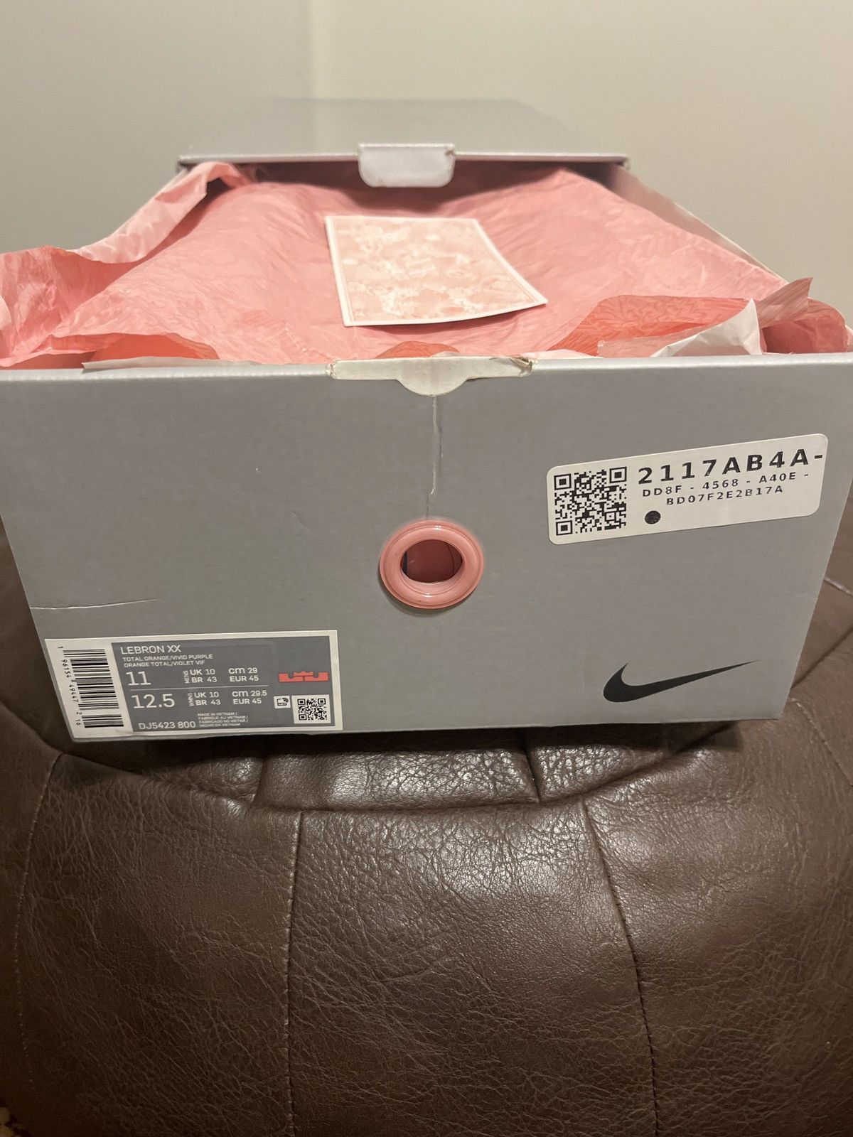 Nike Lebron 20 The Chosen One Size US 11 / EU 44 - 3 Thumbnail