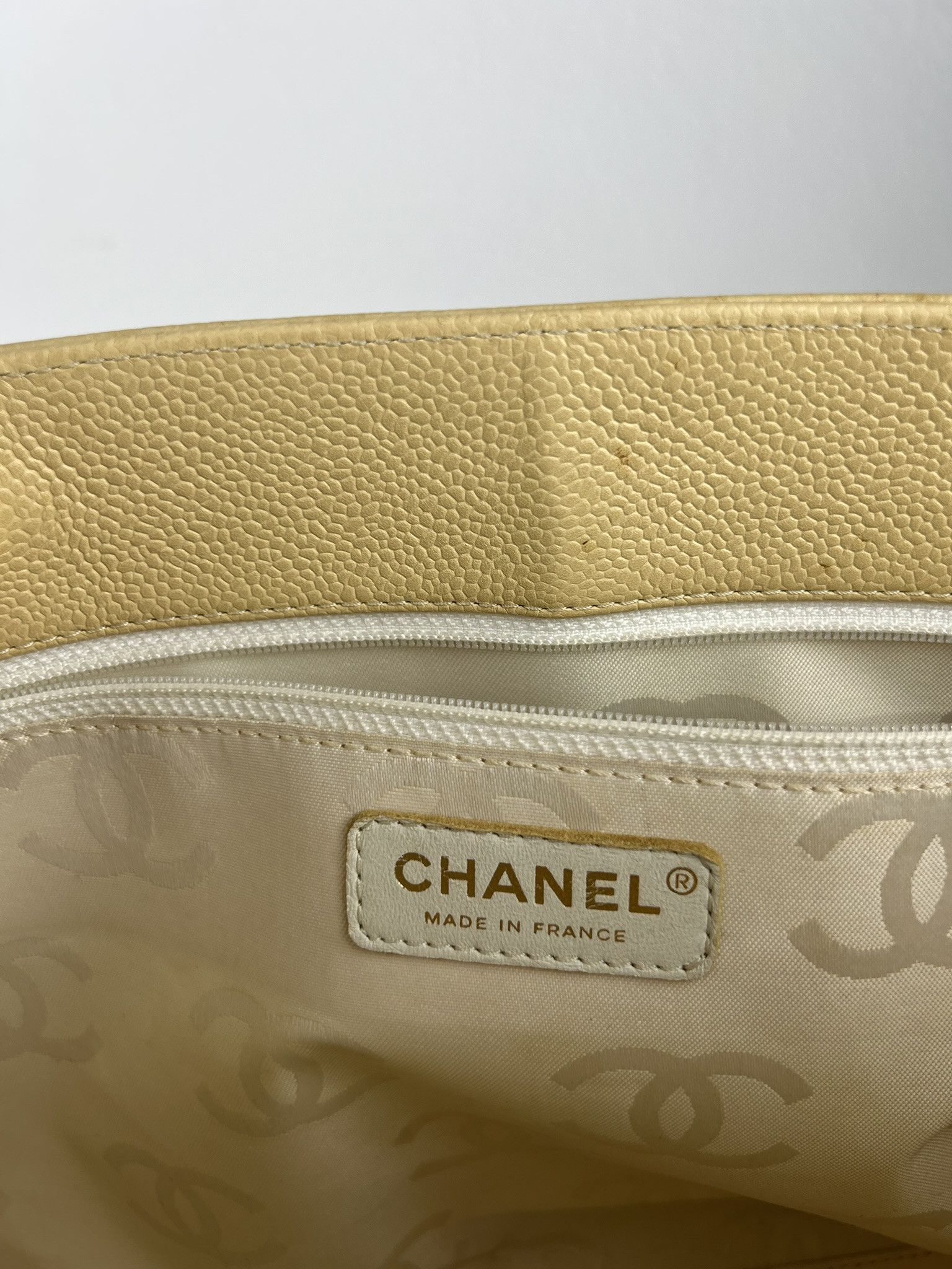 Chanel 2004-2005 Chanel coco mark caviar open tote bag in buttery Size ONE SIZE - 18 Thumbnail